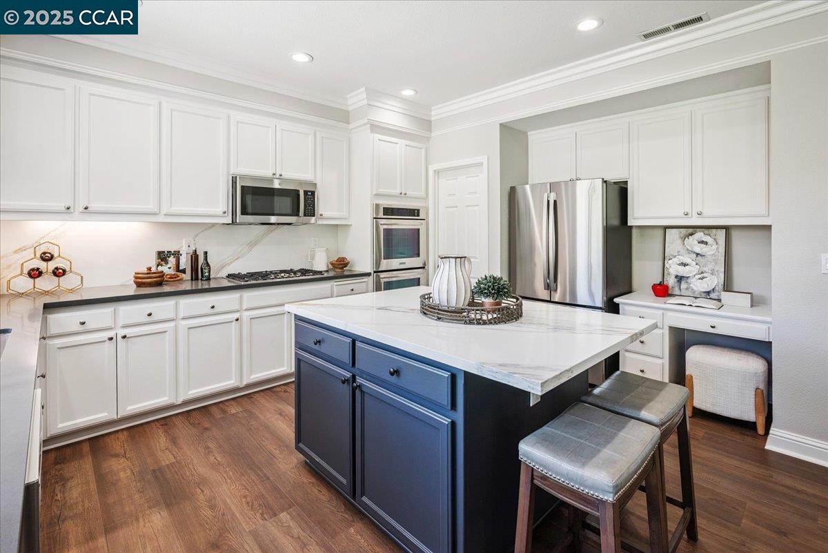 Detail Gallery Image 15 of 45 For 1008 Rolling Woods Way, Concord,  CA 94521 - 5 Beds | 3 Baths