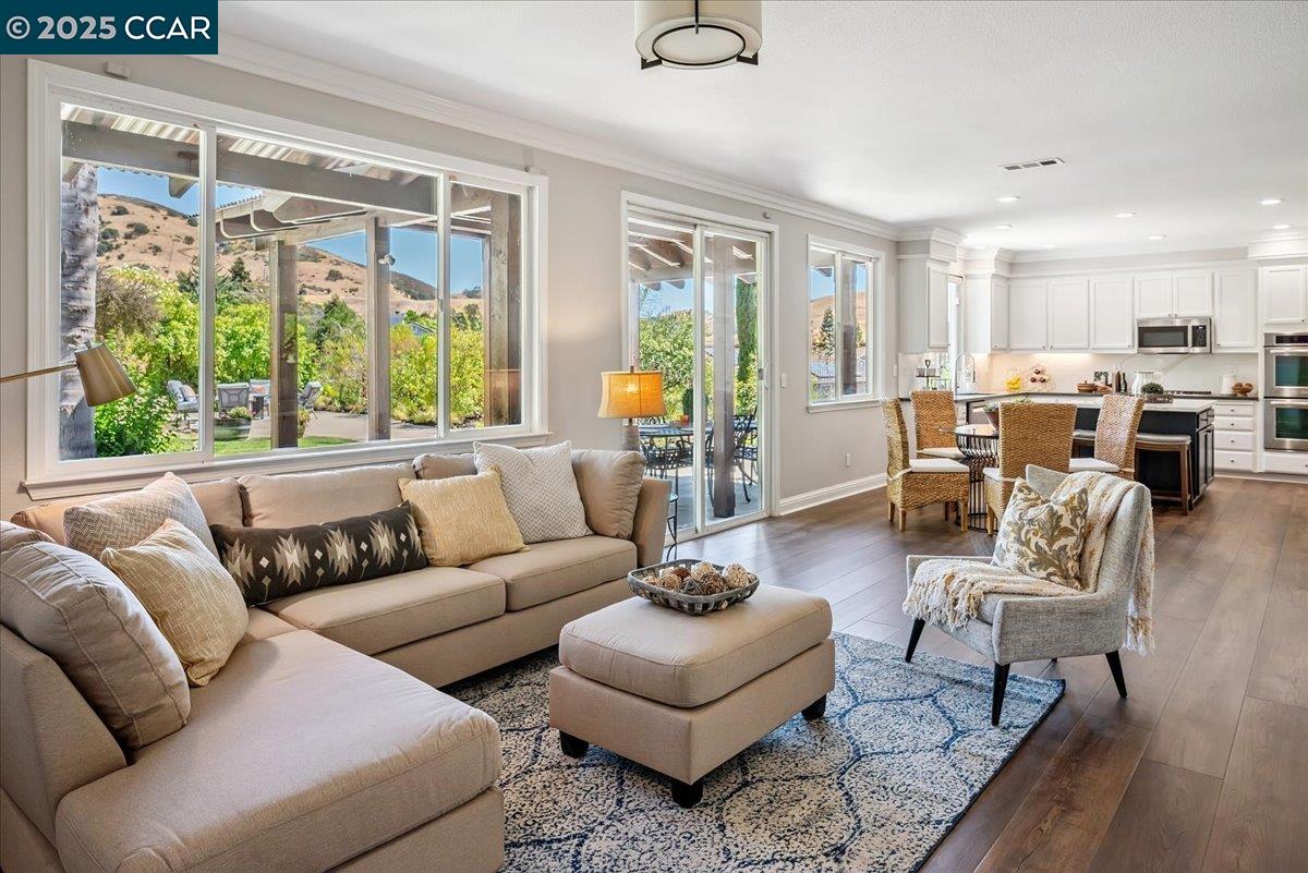 Detail Gallery Image 17 of 45 For 1008 Rolling Woods Way, Concord,  CA 94521 - 5 Beds | 3 Baths