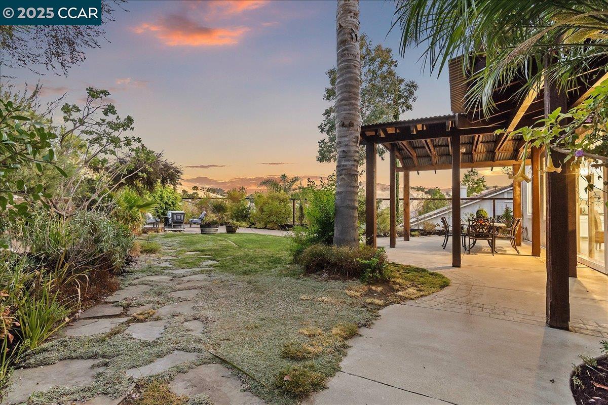Detail Gallery Image 42 of 45 For 1008 Rolling Woods Way, Concord,  CA 94521 - 5 Beds | 3 Baths