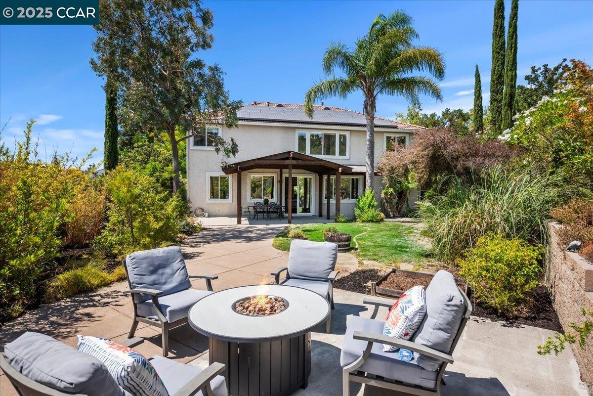 Detail Gallery Image 5 of 45 For 1008 Rolling Woods Way, Concord,  CA 94521 - 5 Beds | 3 Baths