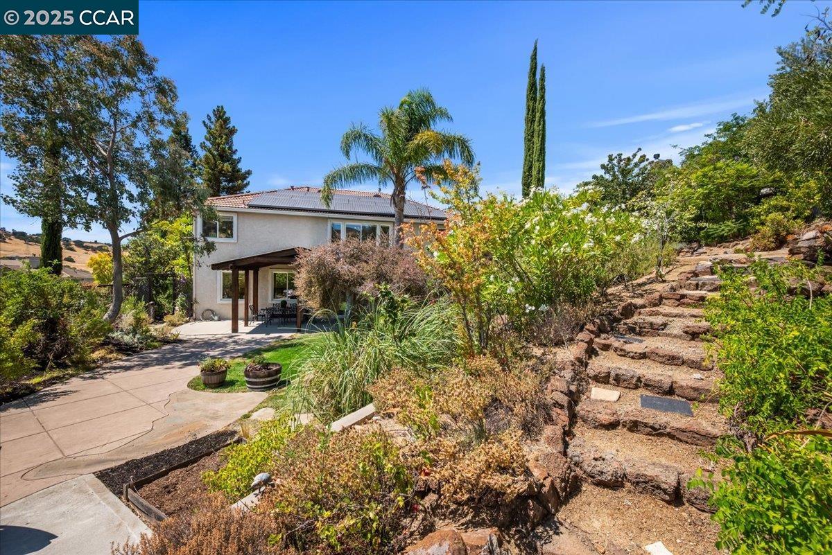 Detail Gallery Image 7 of 45 For 1008 Rolling Woods Way, Concord,  CA 94521 - 5 Beds | 3 Baths