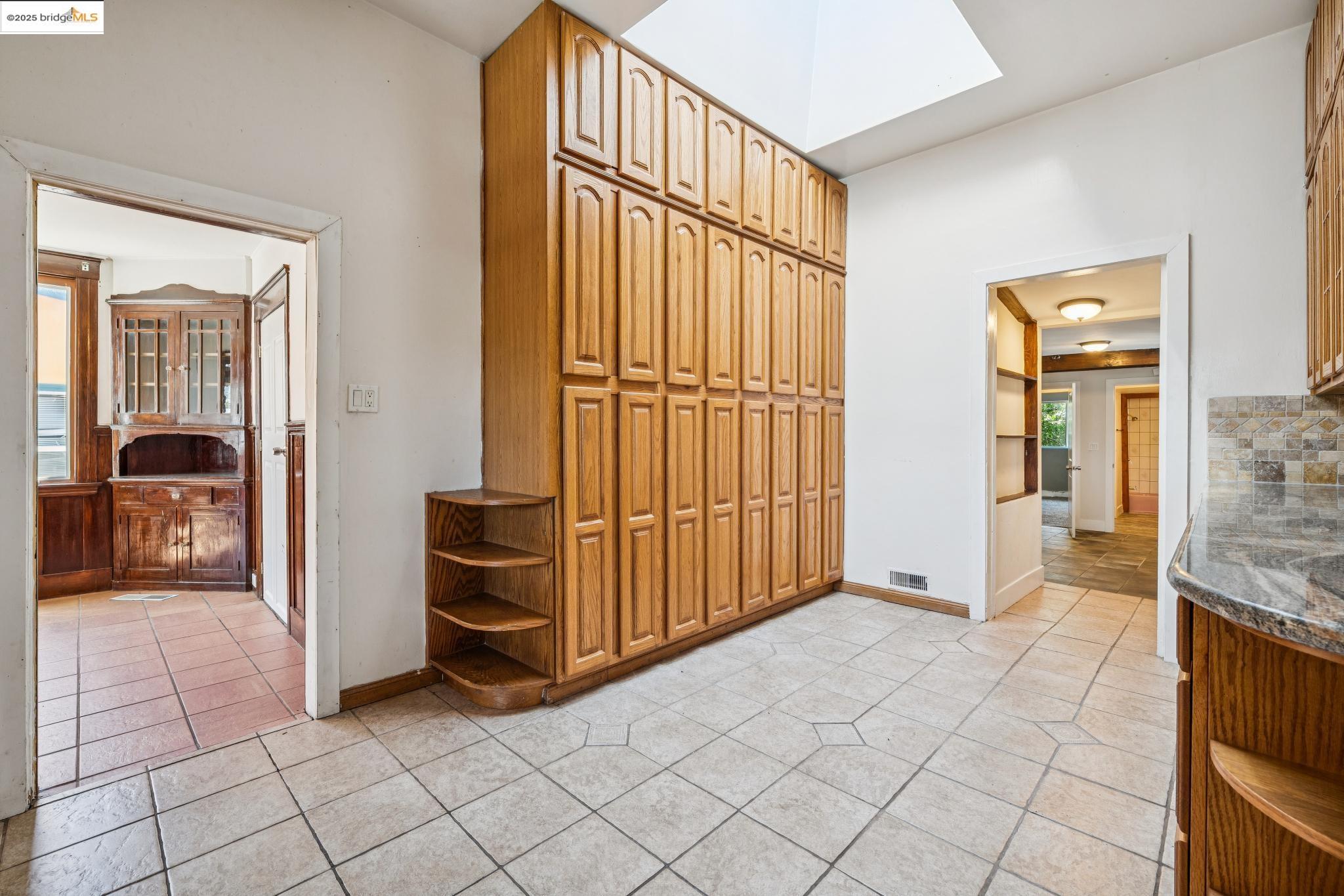 Detail Gallery Image 15 of 54 For 3427 Laguna Ave, Oakland,  CA 94602 - 4 Beds | 3 Baths