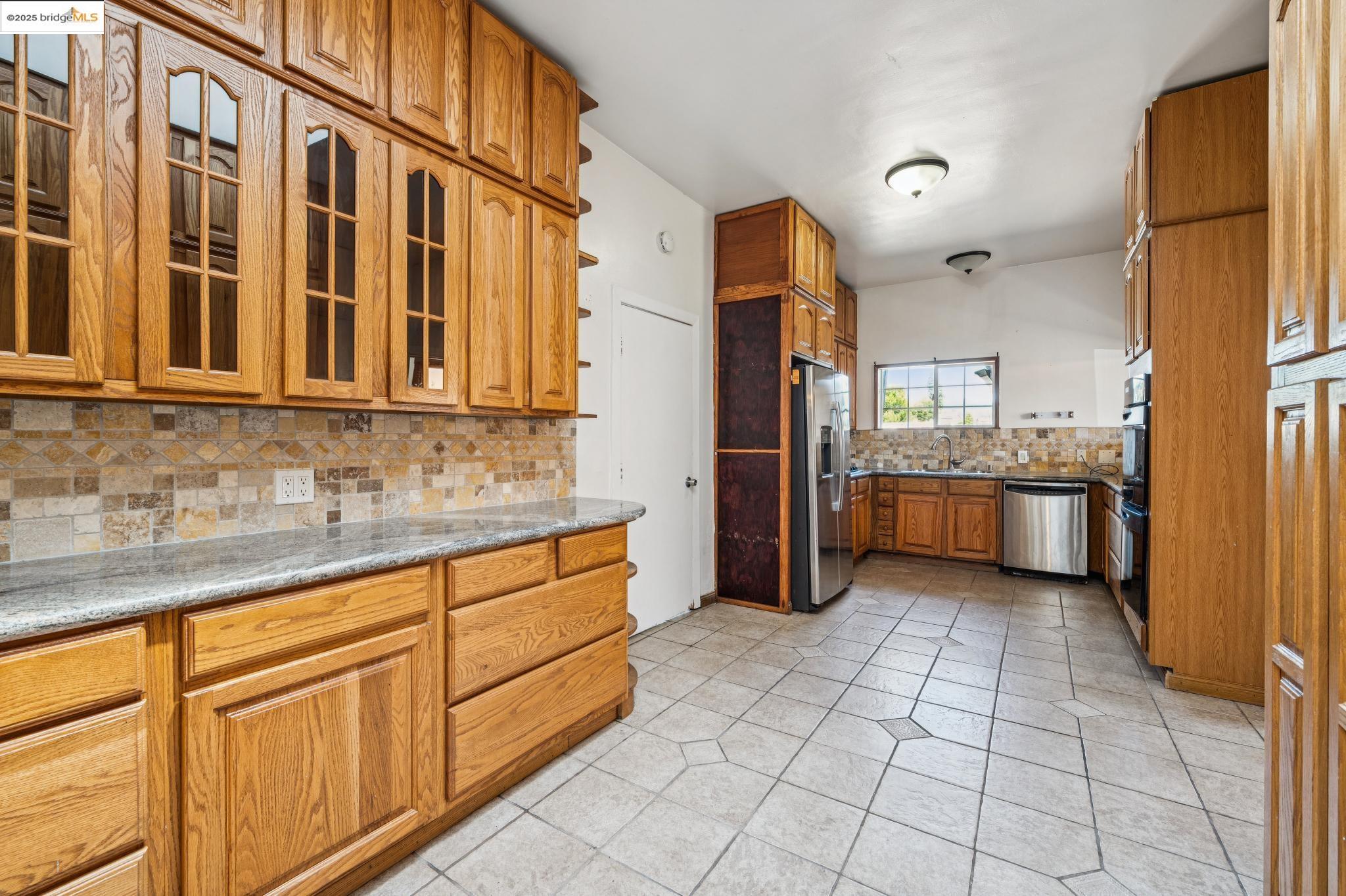 Detail Gallery Image 16 of 54 For 3427 Laguna Ave, Oakland,  CA 94602 - 4 Beds | 3 Baths