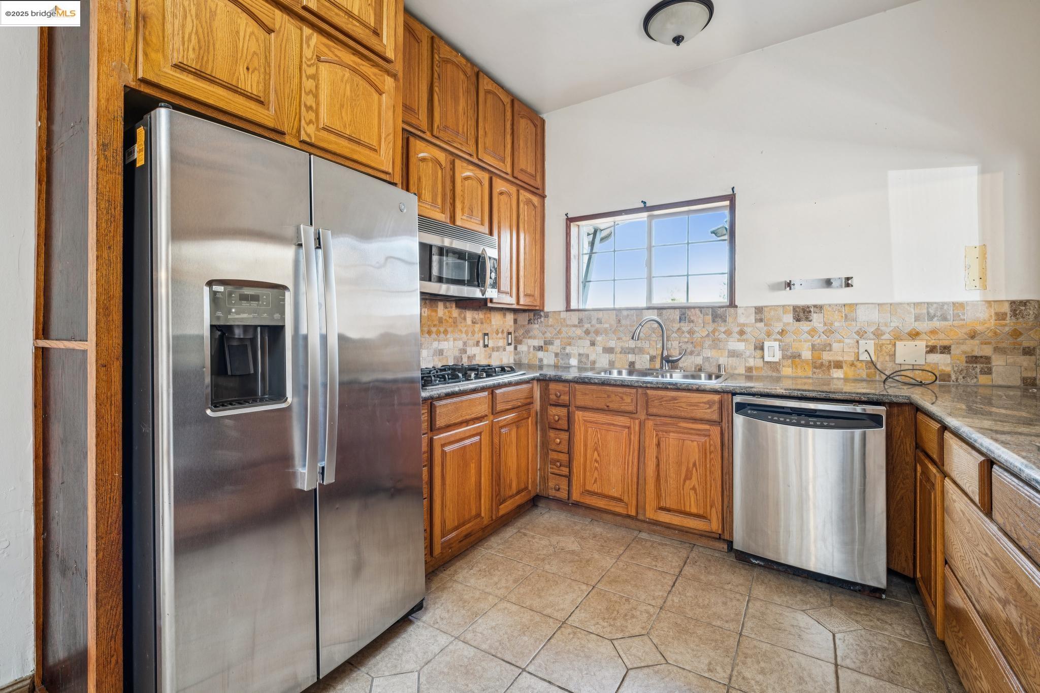Detail Gallery Image 18 of 54 For 3427 Laguna Ave, Oakland,  CA 94602 - 4 Beds | 3 Baths