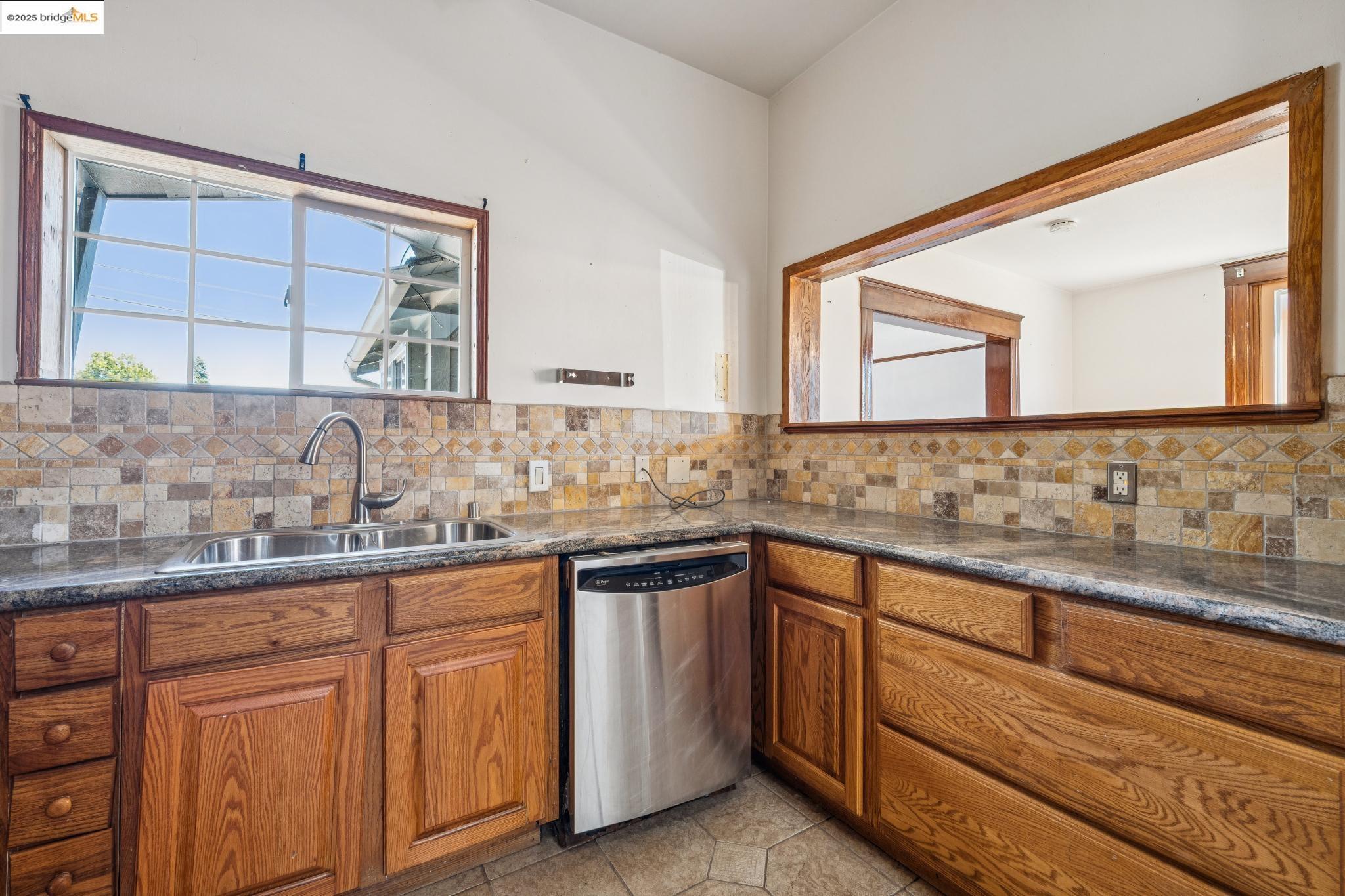 Detail Gallery Image 19 of 54 For 3427 Laguna Ave, Oakland,  CA 94602 - 4 Beds | 3 Baths