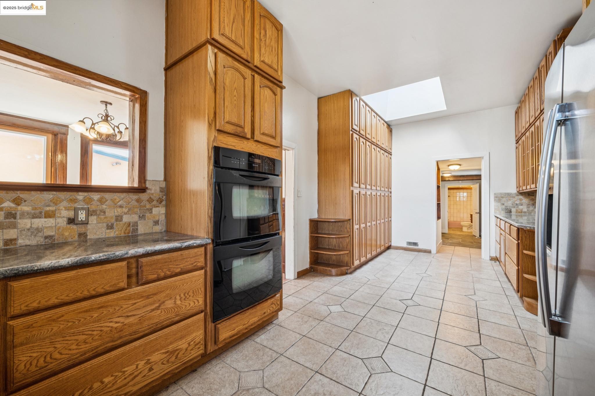 Detail Gallery Image 20 of 54 For 3427 Laguna Ave, Oakland,  CA 94602 - 4 Beds | 3 Baths