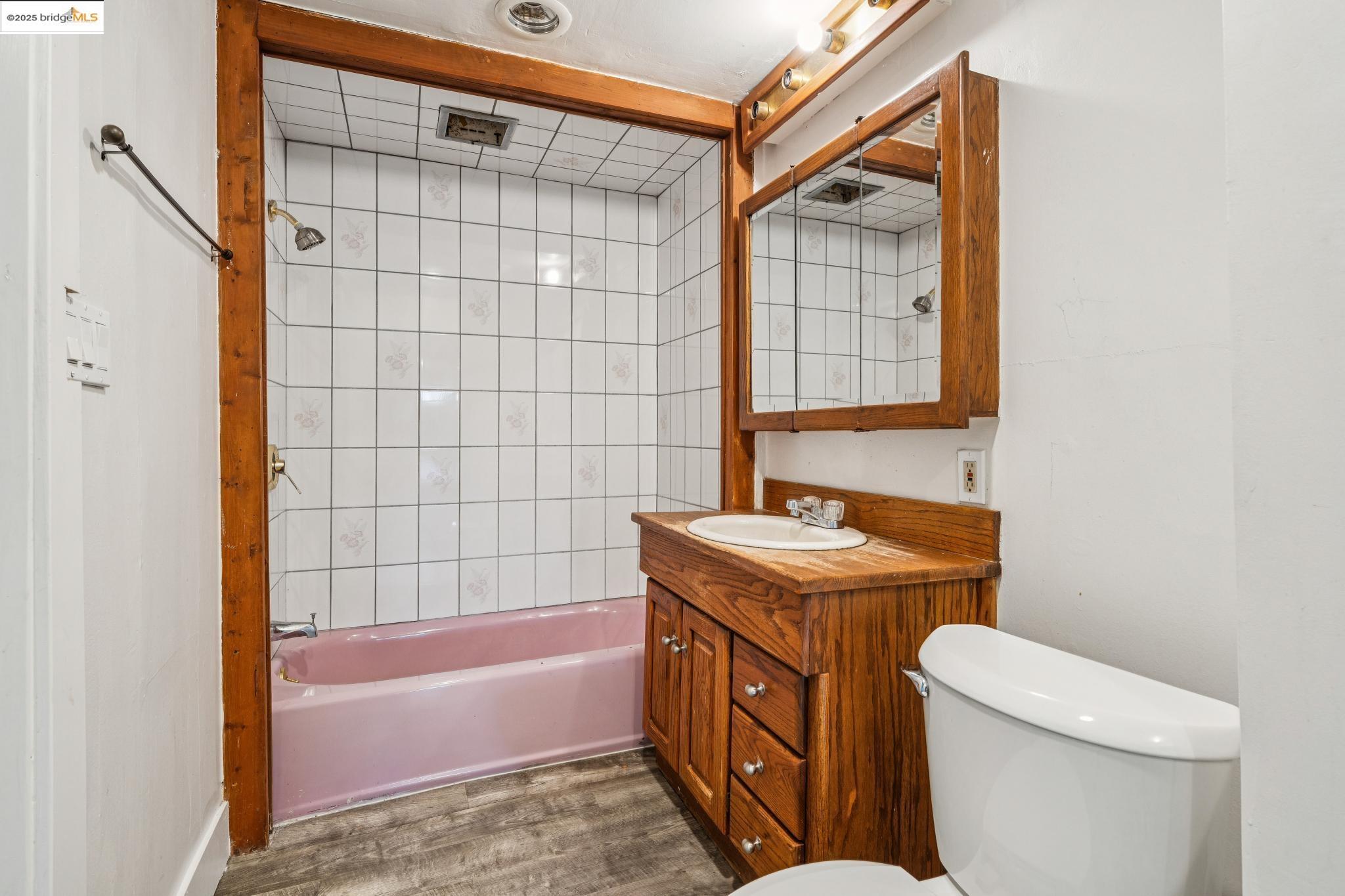Detail Gallery Image 29 of 54 For 3427 Laguna Ave, Oakland,  CA 94602 - 4 Beds | 3 Baths