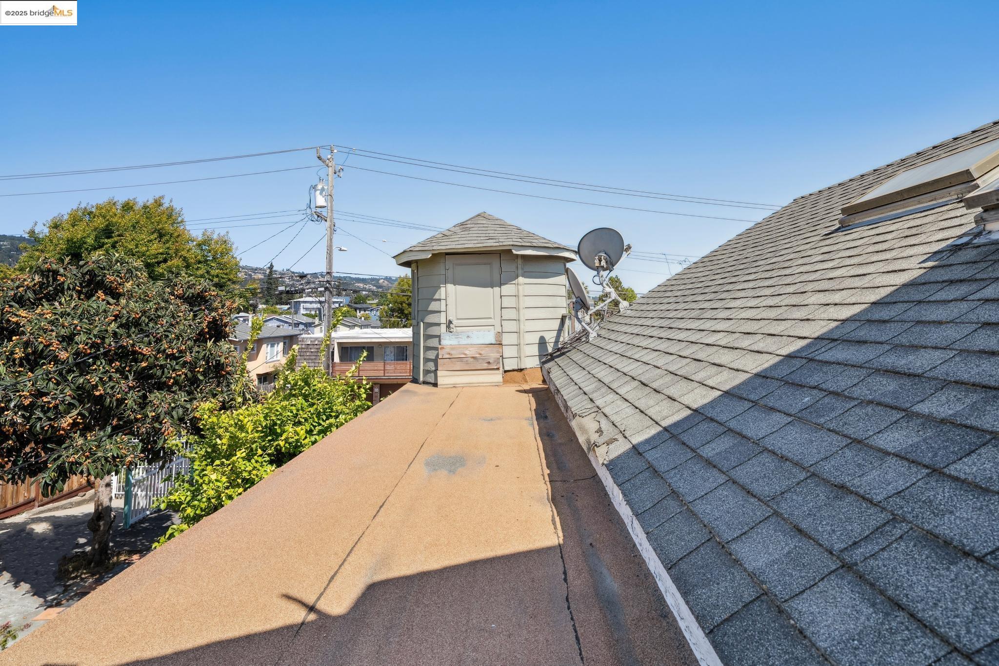 Detail Gallery Image 36 of 54 For 3427 Laguna Ave, Oakland,  CA 94602 - 4 Beds | 3 Baths