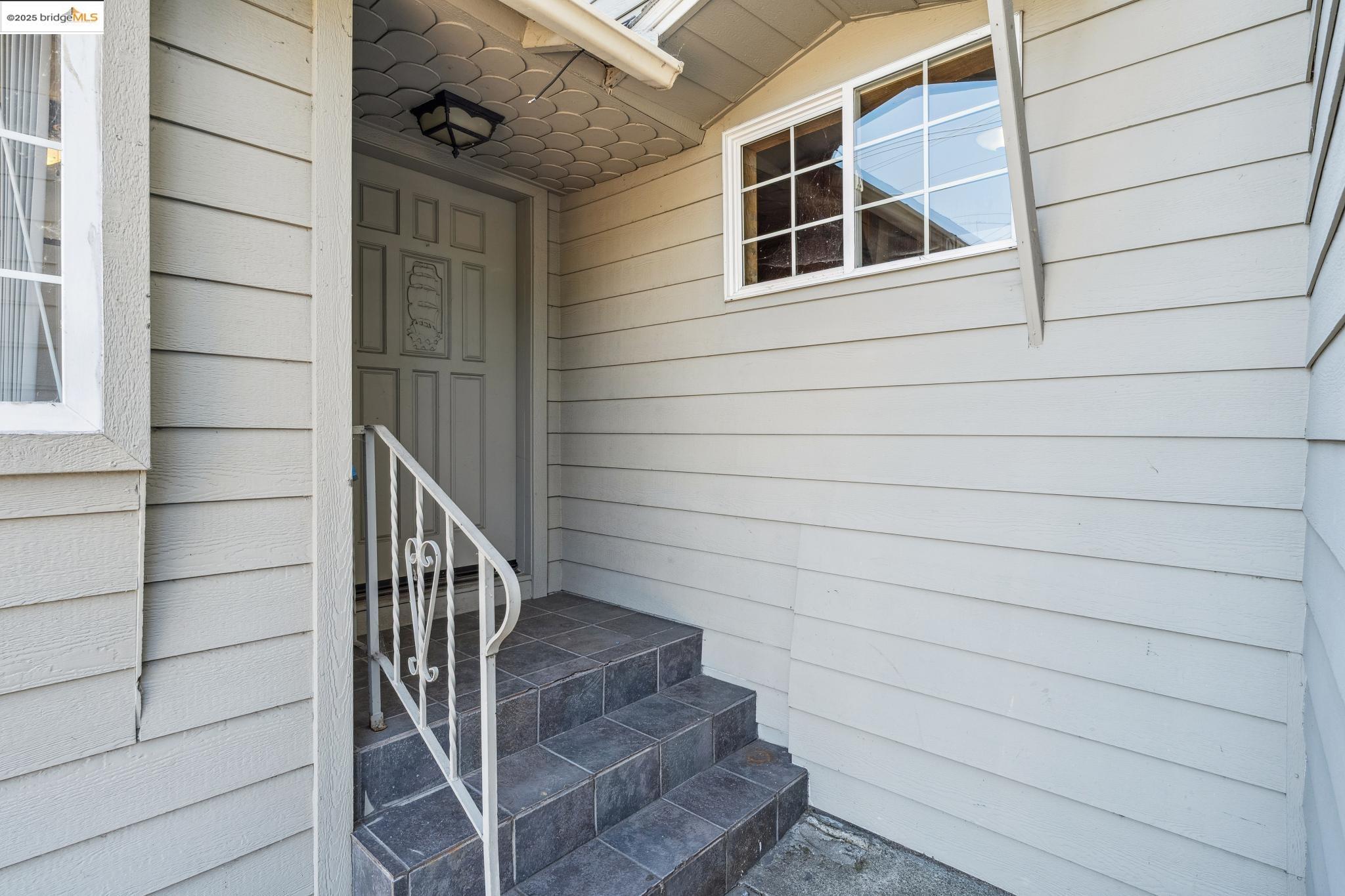 Detail Gallery Image 5 of 54 For 3427 Laguna Ave, Oakland,  CA 94602 - 4 Beds | 3 Baths