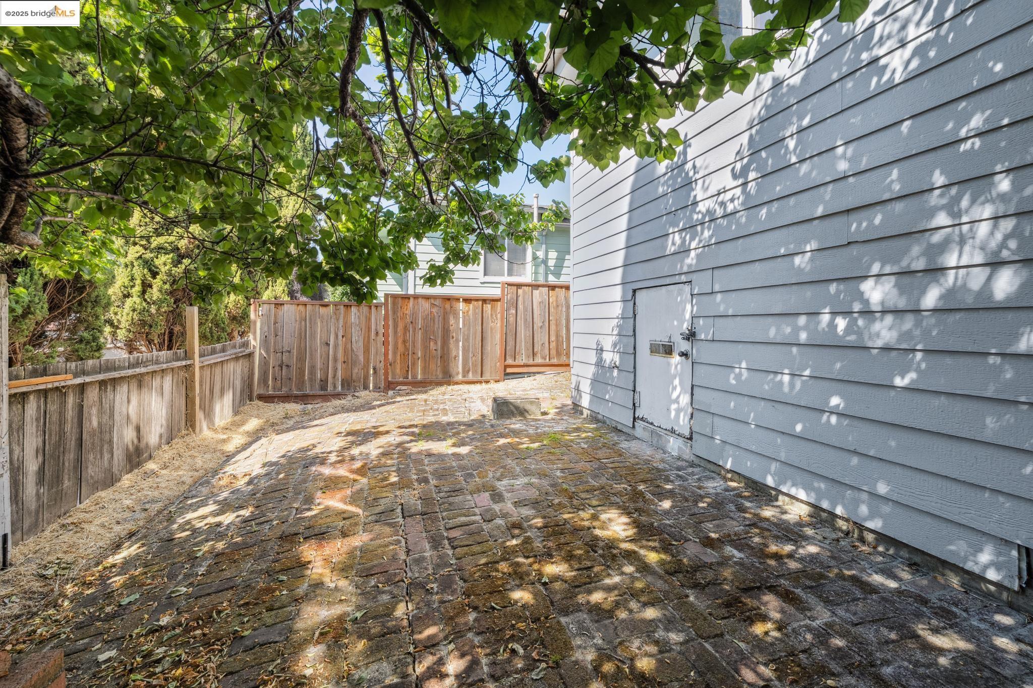 Detail Gallery Image 51 of 54 For 3427 Laguna Ave, Oakland,  CA 94602 - 4 Beds | 3 Baths