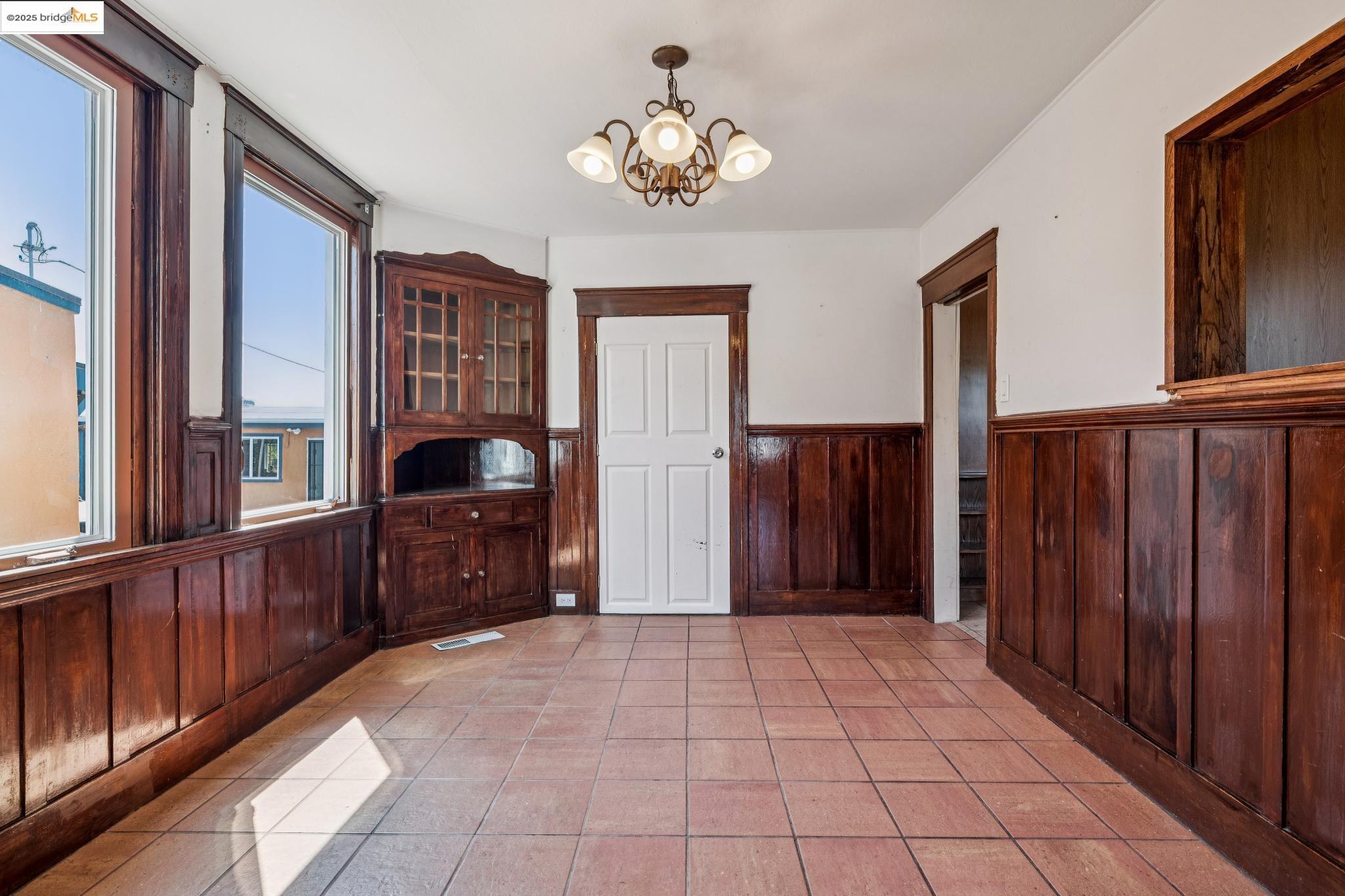 Detail Gallery Image 9 of 54 For 3427 Laguna Ave, Oakland,  CA 94602 - 4 Beds | 3 Baths