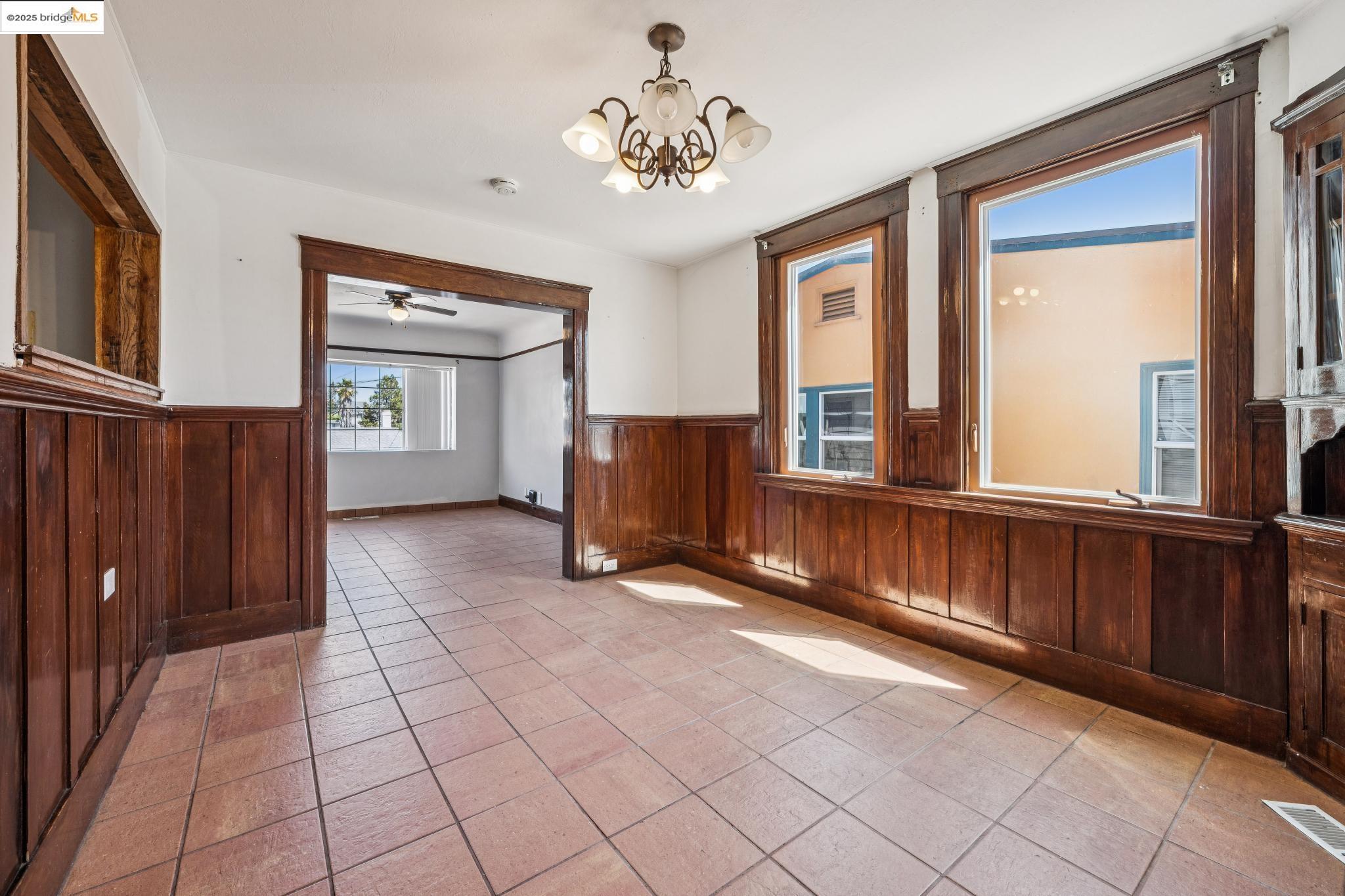 Detail Gallery Image 10 of 54 For 3427 Laguna Ave, Oakland,  CA 94602 - 4 Beds | 3 Baths