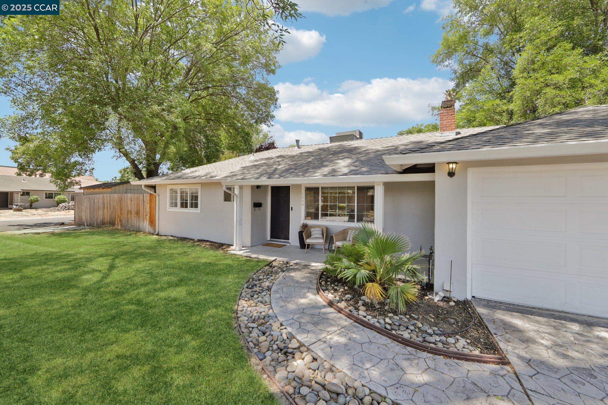 Detail Gallery Image 3 of 28 For 1994 Marta, Pleasant Hill,  CA 94523-3043 - 3 Beds | 1 Baths