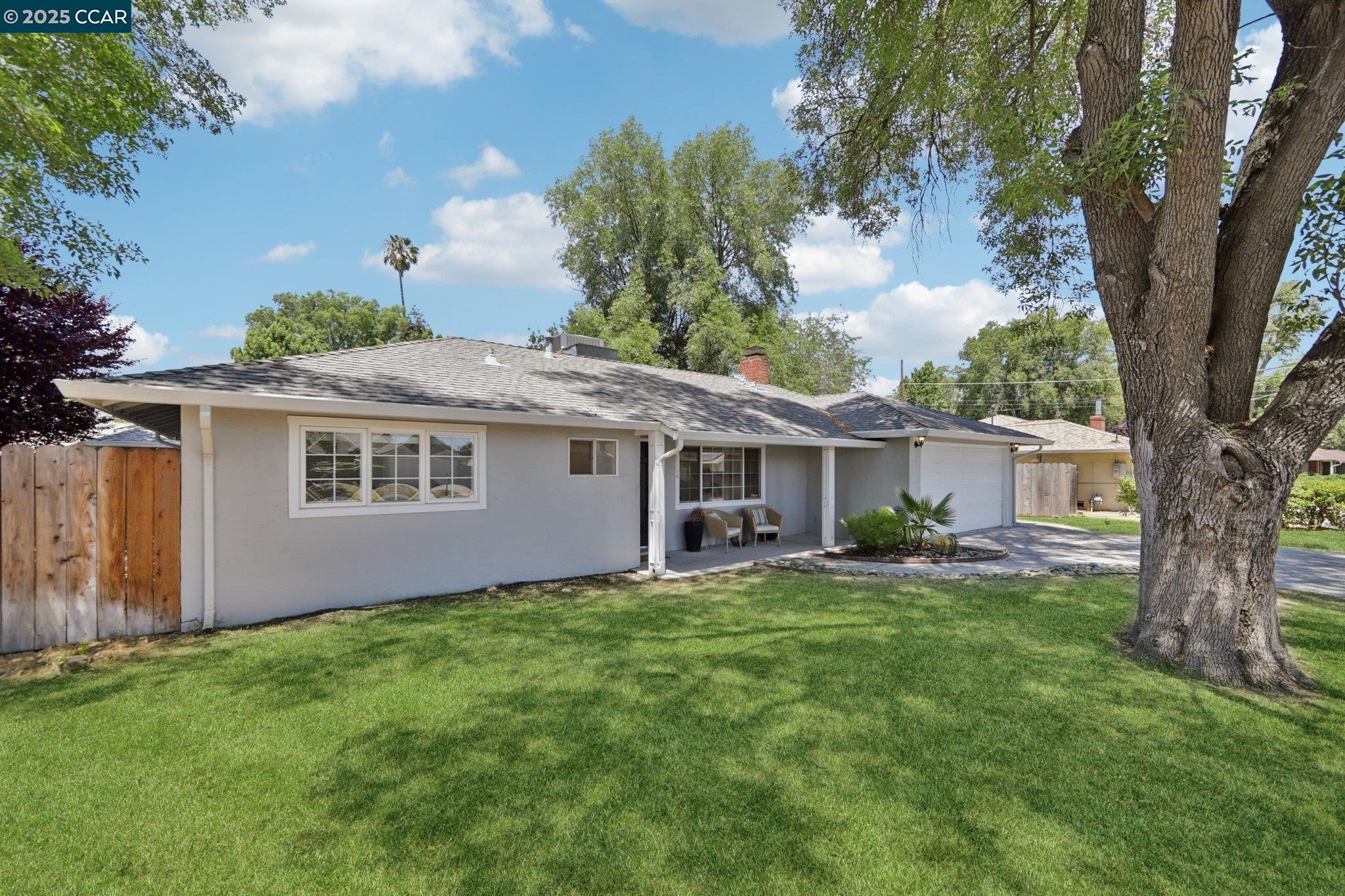 Detail Gallery Image 4 of 28 For 1994 Marta, Pleasant Hill,  CA 94523-3043 - 3 Beds | 1 Baths