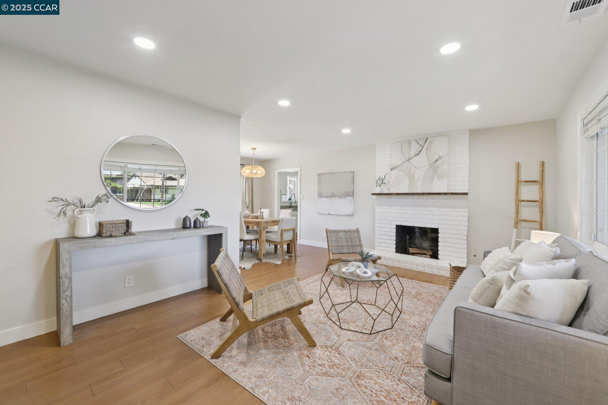 Detail Gallery Image 6 of 28 For 1994 Marta, Pleasant Hill,  CA 94523-3043 - 3 Beds | 1 Baths