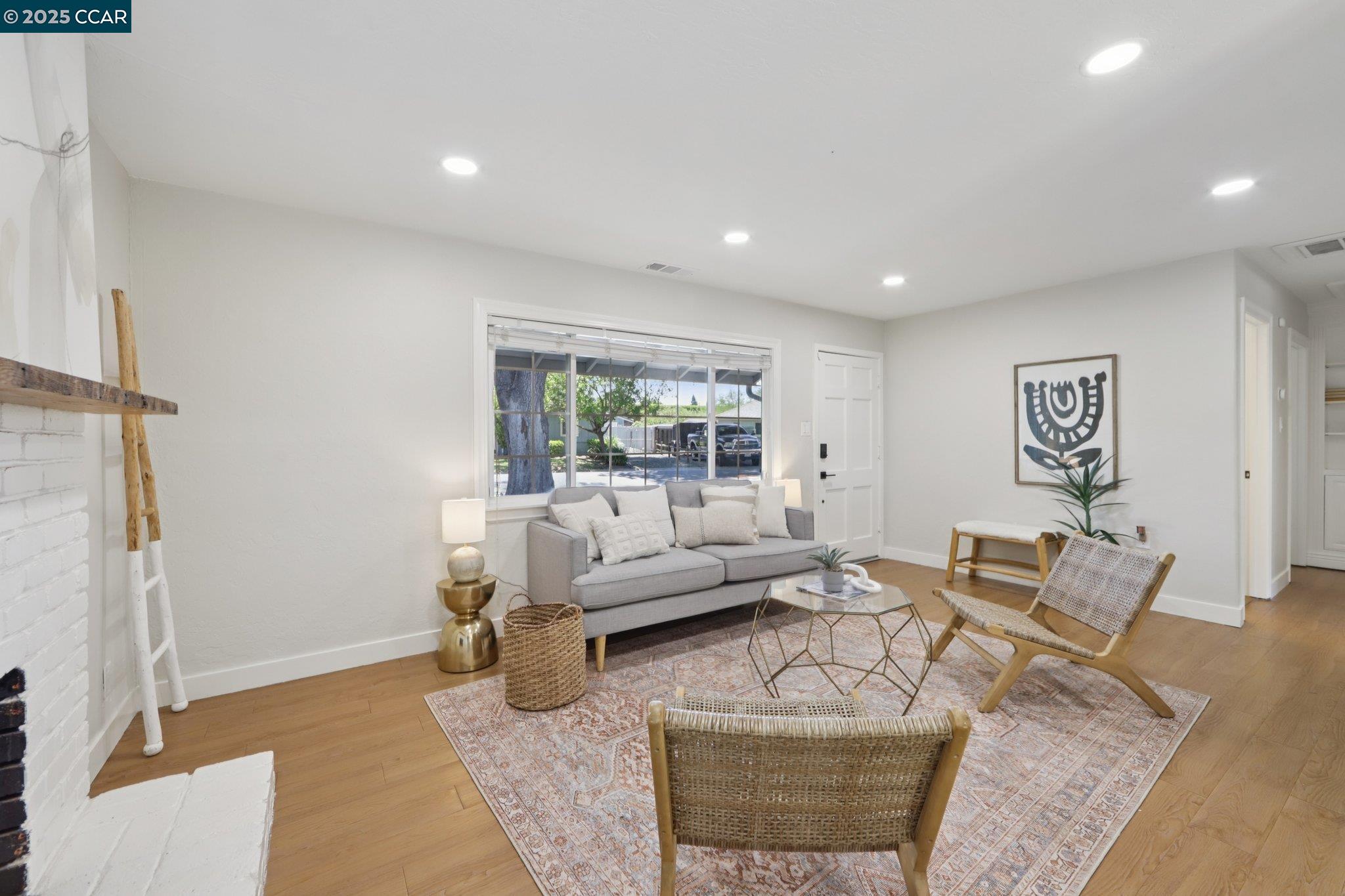 Detail Gallery Image 8 of 28 For 1994 Marta, Pleasant Hill,  CA 94523-3043 - 3 Beds | 1 Baths