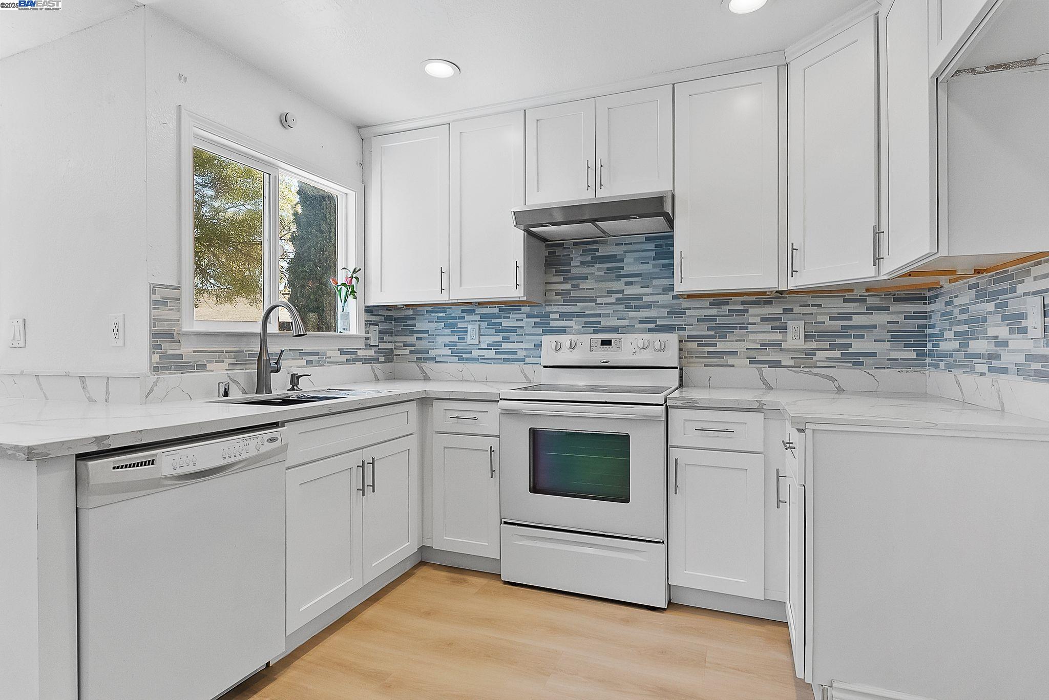 Detail Gallery Image 3 of 33 For 3481 Michael Pl, Bay Point,  CA 94565 - 3 Beds | 2 Baths