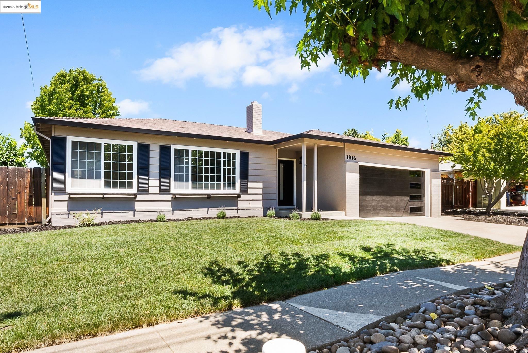 Detail Gallery Image 3 of 50 For 1816 Lynwood Dr, Concord,  CA 94519 - 4 Beds | 2 Baths