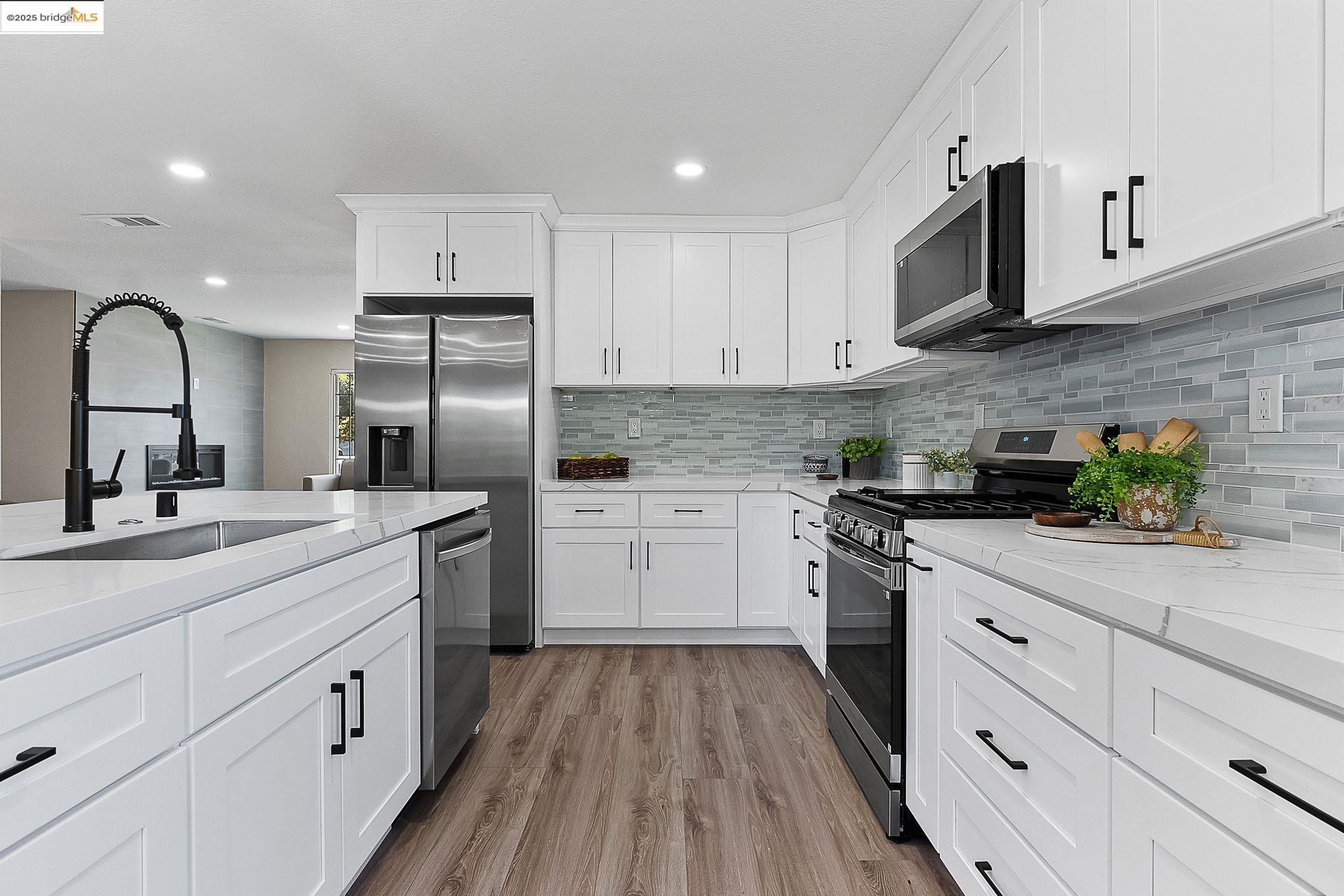 Detail Gallery Image 21 of 50 For 1816 Lynwood Dr, Concord,  CA 94519 - 4 Beds | 2 Baths