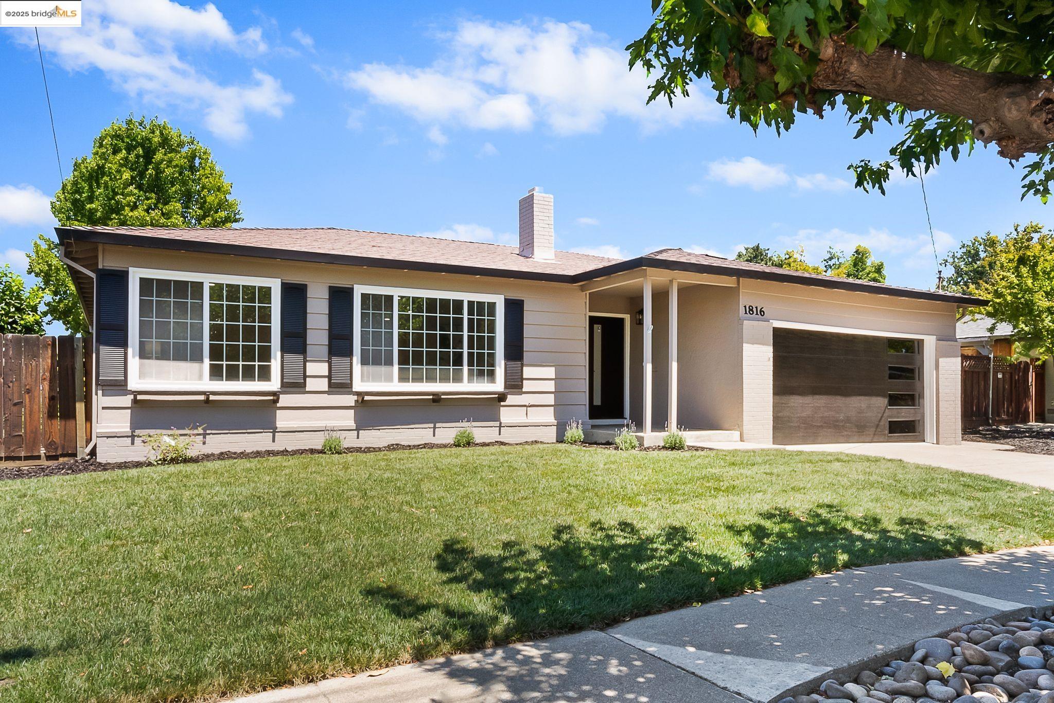 Detail Gallery Image 4 of 50 For 1816 Lynwood Dr, Concord,  CA 94519 - 4 Beds | 2 Baths