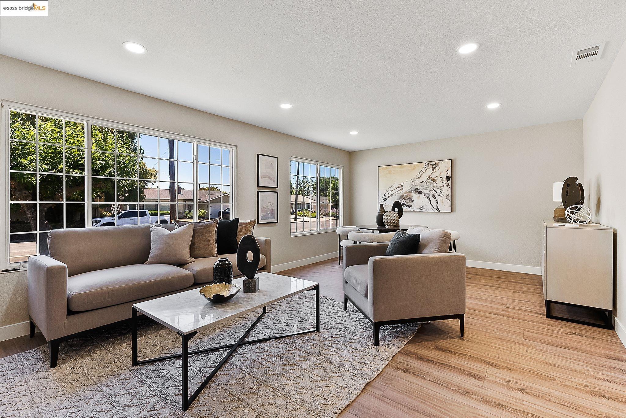 Detail Gallery Image 5 of 50 For 1816 Lynwood Dr, Concord,  CA 94519 - 4 Beds | 2 Baths
