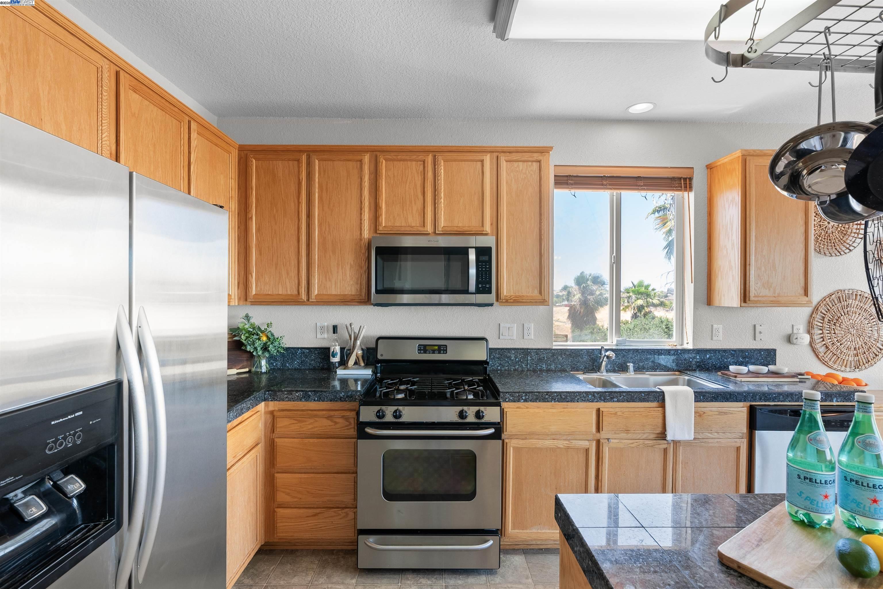 Detail Gallery Image 7 of 49 For 2005 Carpinteria Dr, Antioch,  CA 94509 - 4 Beds | 3 Baths