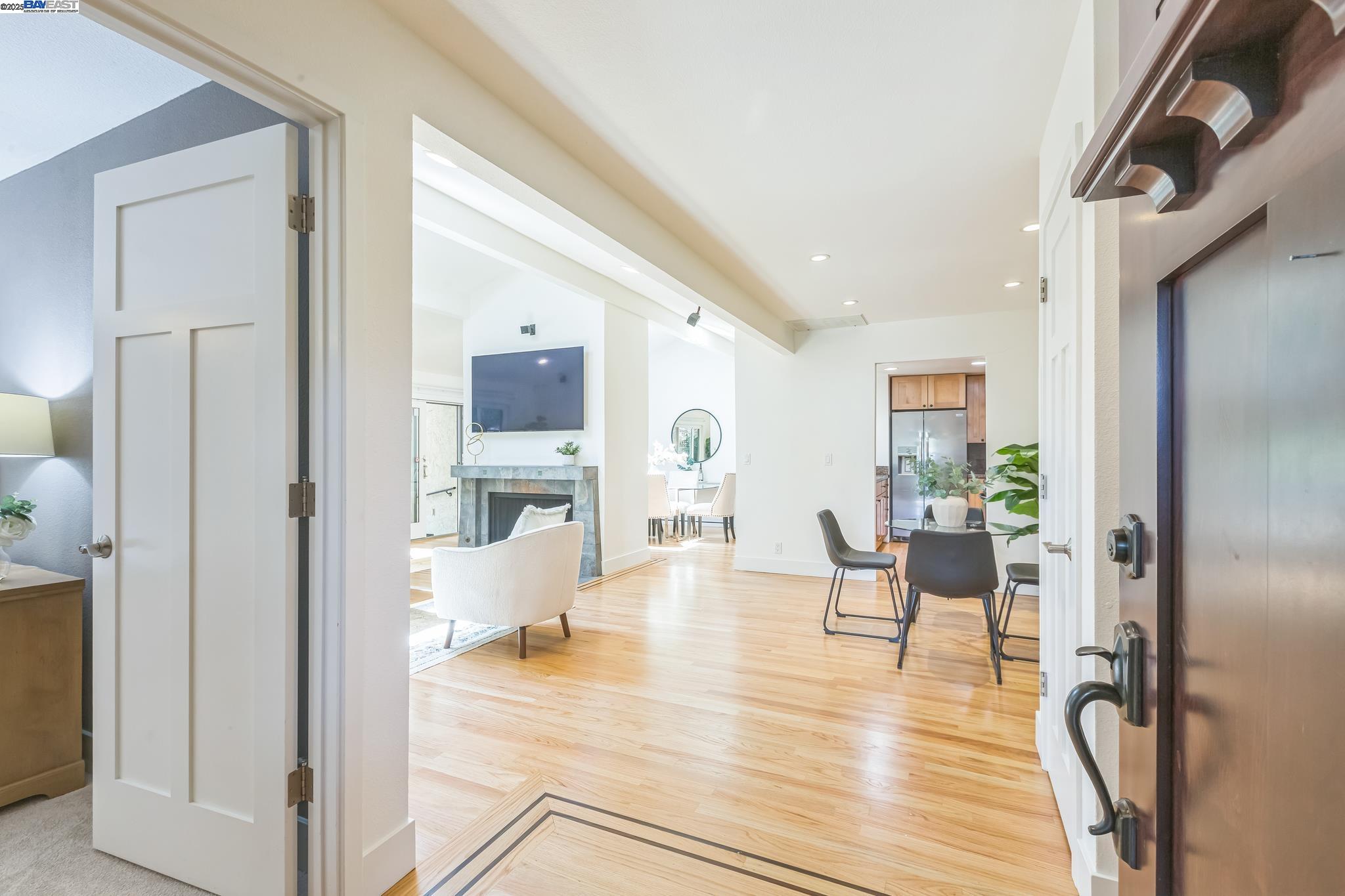 Detail Gallery Image 2 of 15 For 812 Luz Ct, Danville,  CA 94526 - 3 Beds | 2 Baths