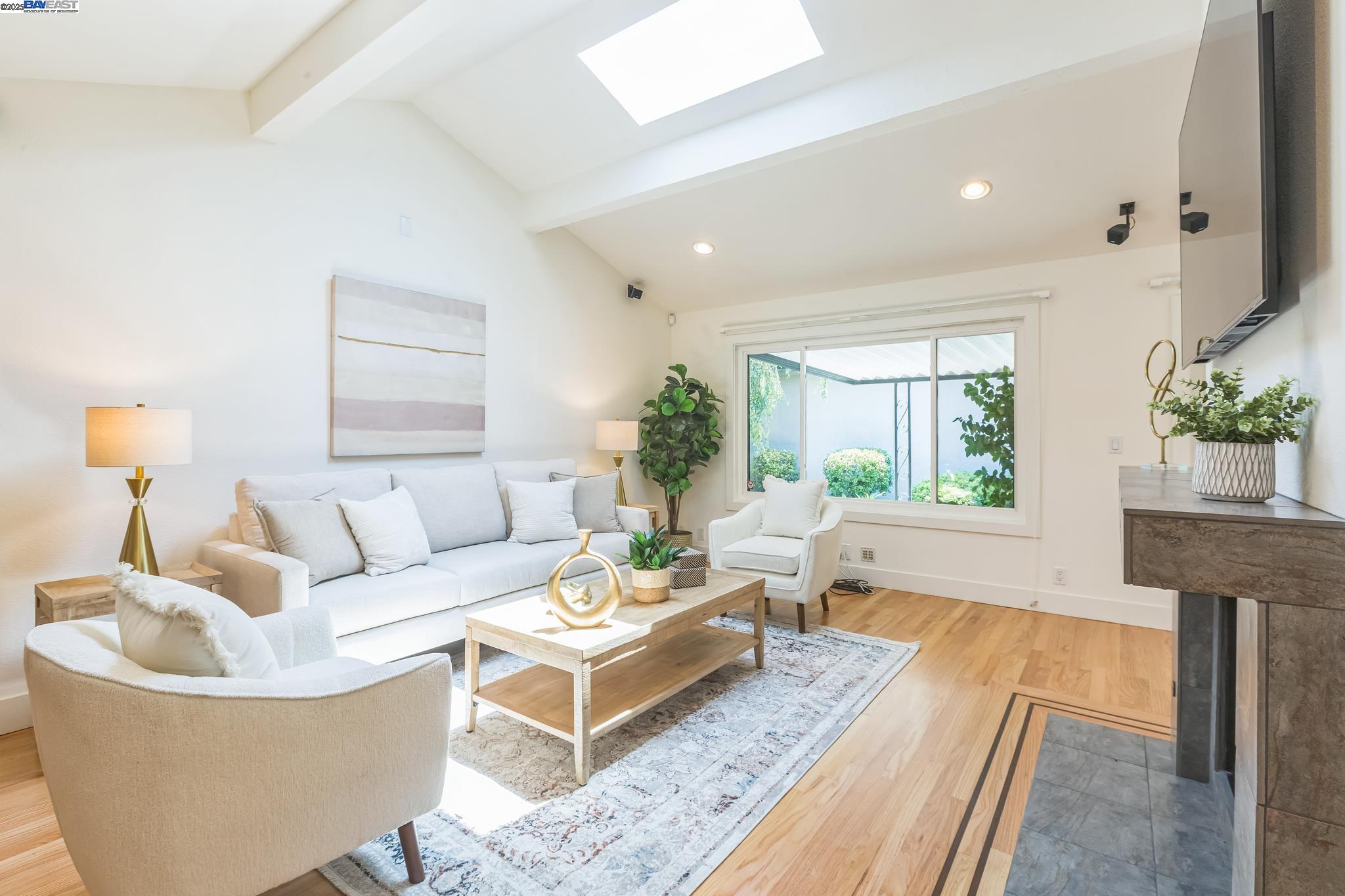 Detail Gallery Image 4 of 15 For 812 Luz Ct, Danville,  CA 94526 - 3 Beds | 2 Baths