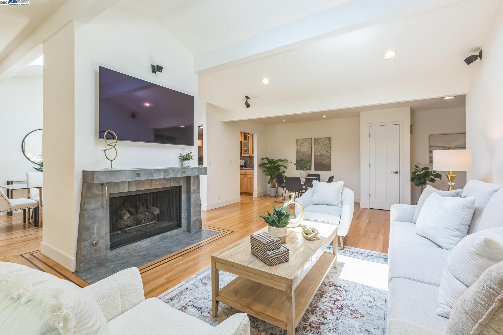 Detail Gallery Image 5 of 15 For 812 Luz Ct, Danville,  CA 94526 - 3 Beds | 2 Baths