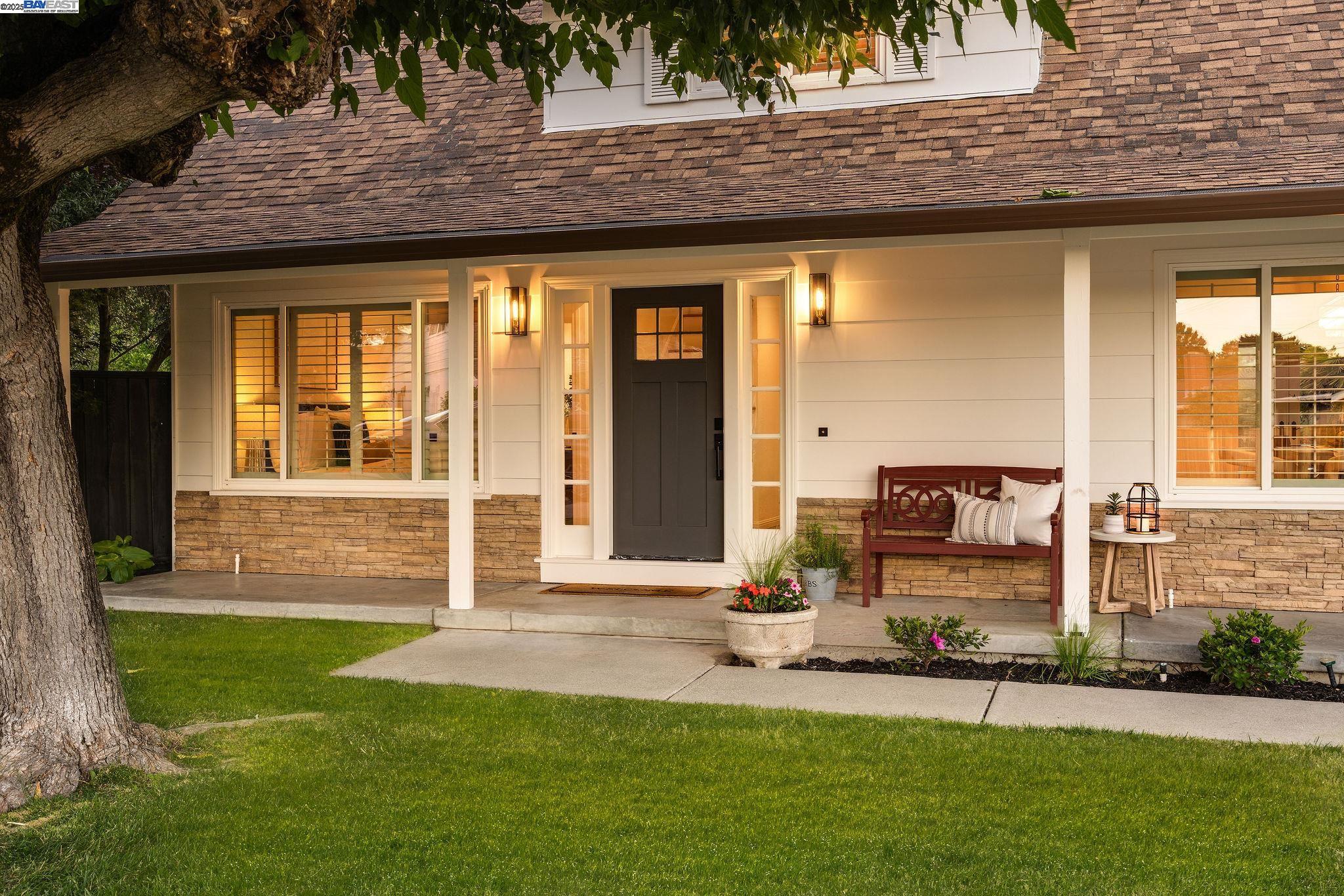 Detail Gallery Image 4 of 43 For 11640 Luna Ct, Dublin,  CA 94568 - 5 Beds | 2/1 Baths