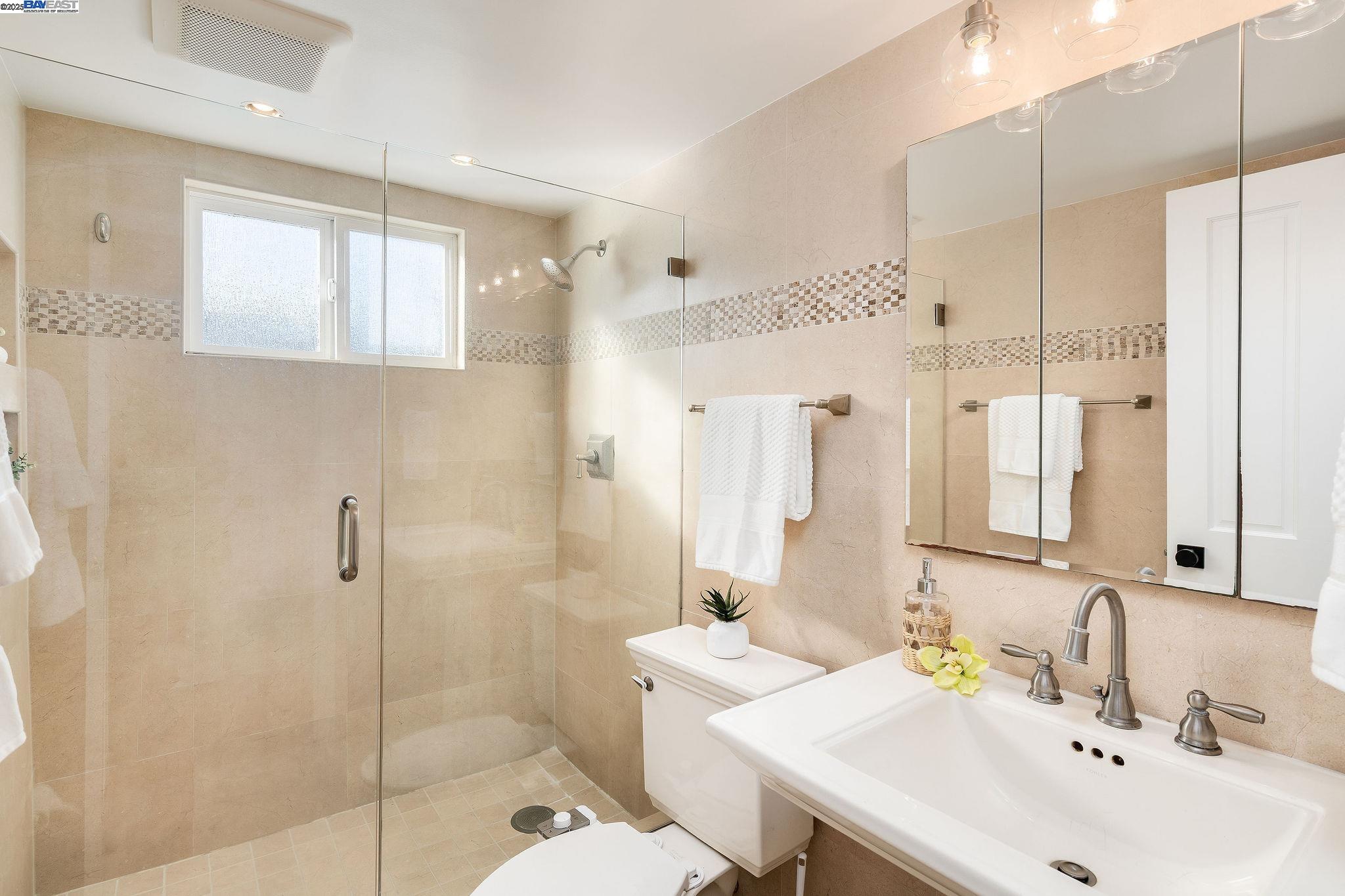 Detail Gallery Image 32 of 43 For 11640 Luna Ct, Dublin,  CA 94568 - 5 Beds | 2/1 Baths