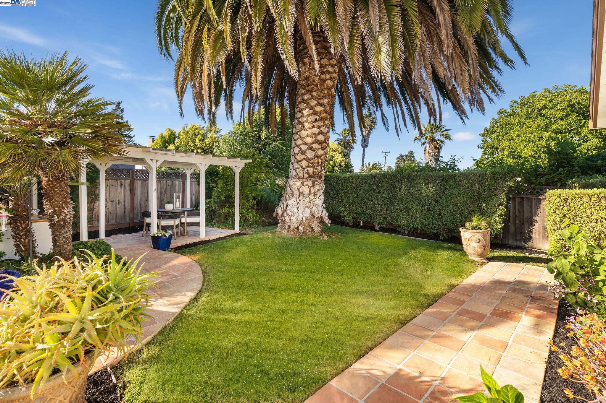 Detail Gallery Image 35 of 43 For 11640 Luna Ct, Dublin,  CA 94568 - 5 Beds | 2/1 Baths