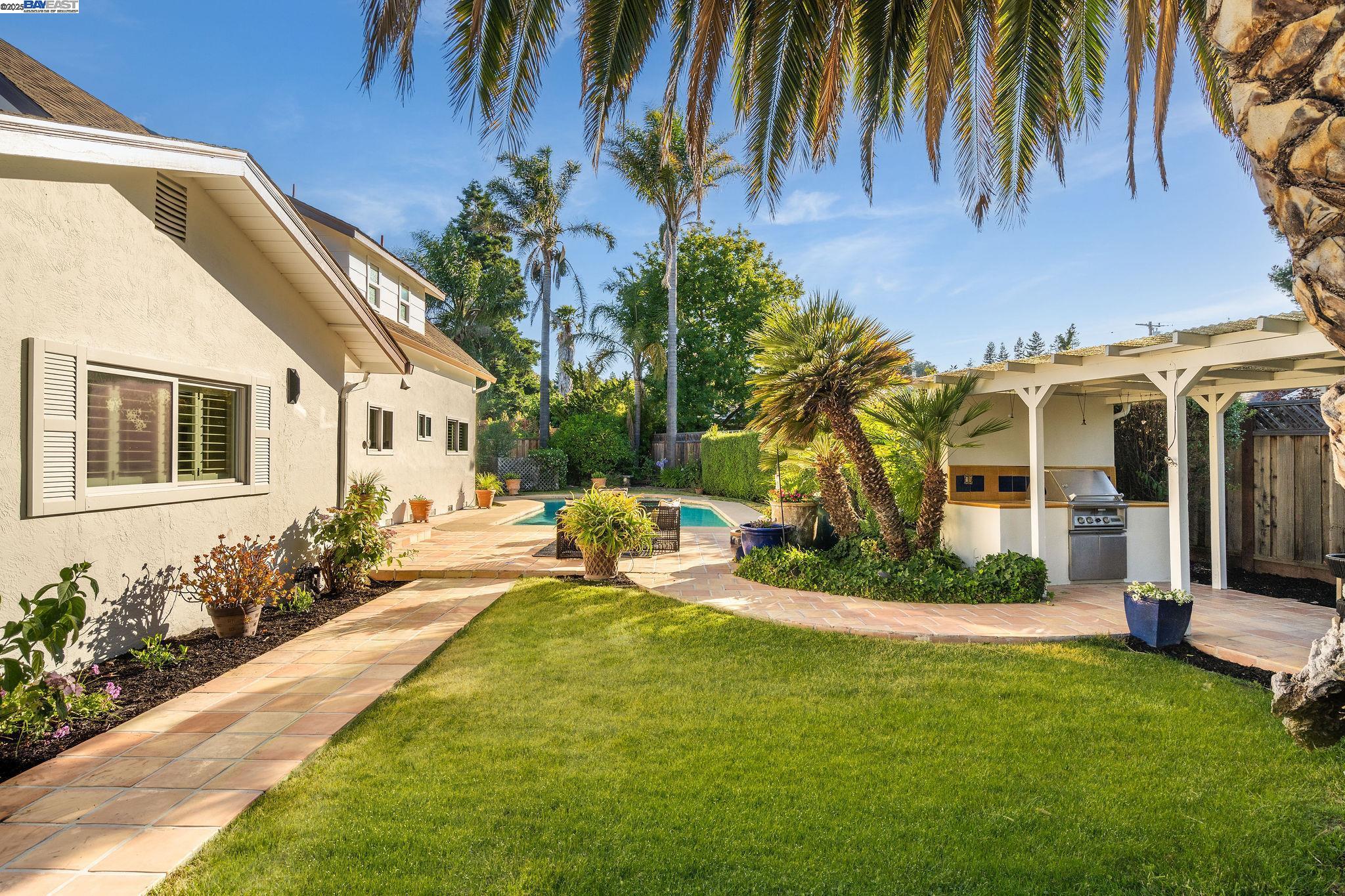 Detail Gallery Image 37 of 43 For 11640 Luna Ct, Dublin,  CA 94568 - 5 Beds | 2/1 Baths
