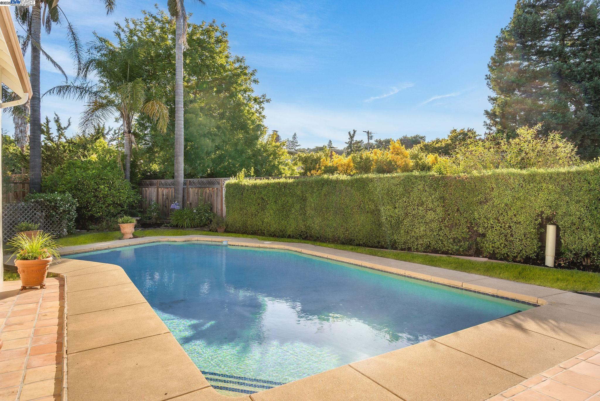 Detail Gallery Image 39 of 43 For 11640 Luna Ct, Dublin,  CA 94568 - 5 Beds | 2/1 Baths