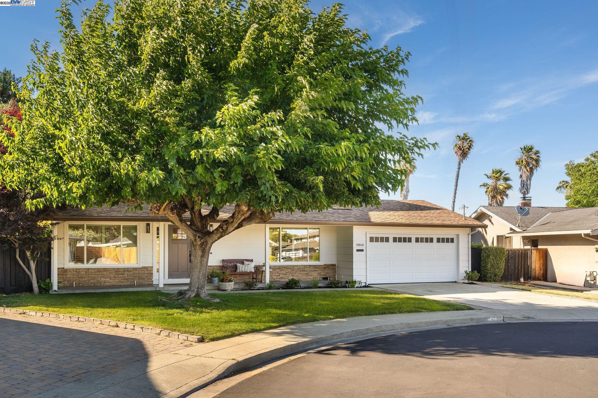 Detail Gallery Image 5 of 43 For 11640 Luna Ct, Dublin,  CA 94568 - 5 Beds | 2/1 Baths
