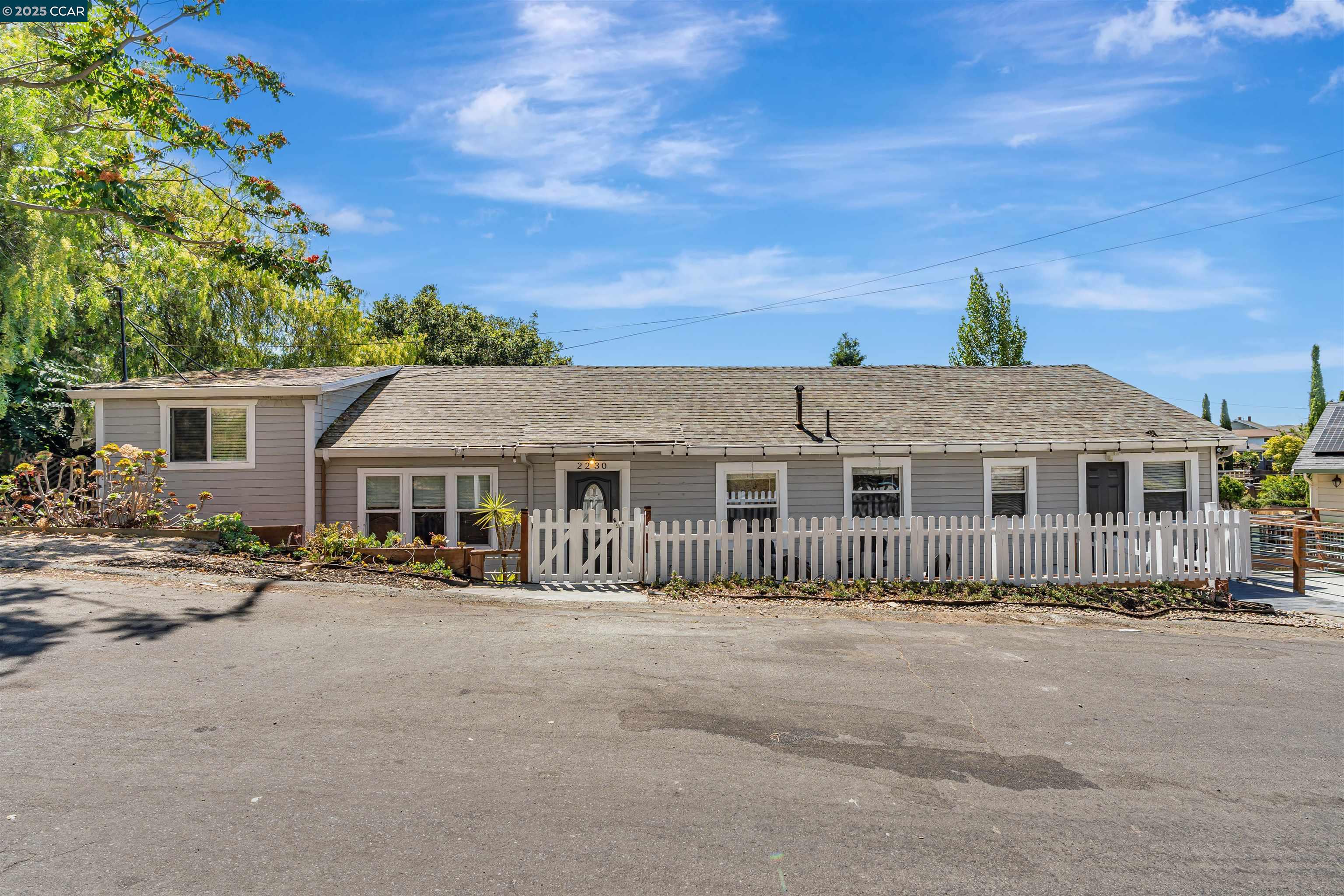 Detail Gallery Image 1 of 55 For 2230 Pomona Ave, Martinez,  CA 94553 - 5 Beds | 3 Baths