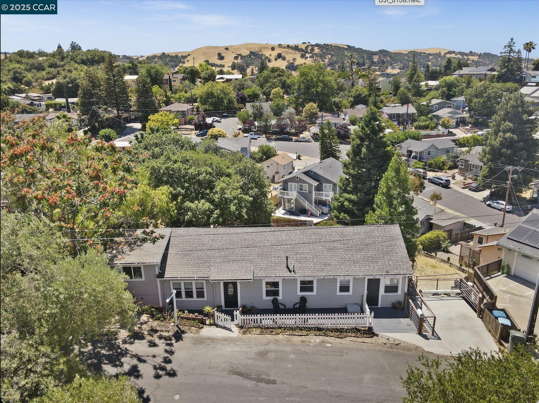 Detail Gallery Image 2 of 55 For 2230 Pomona Ave, Martinez,  CA 94553 - 5 Beds | 3 Baths