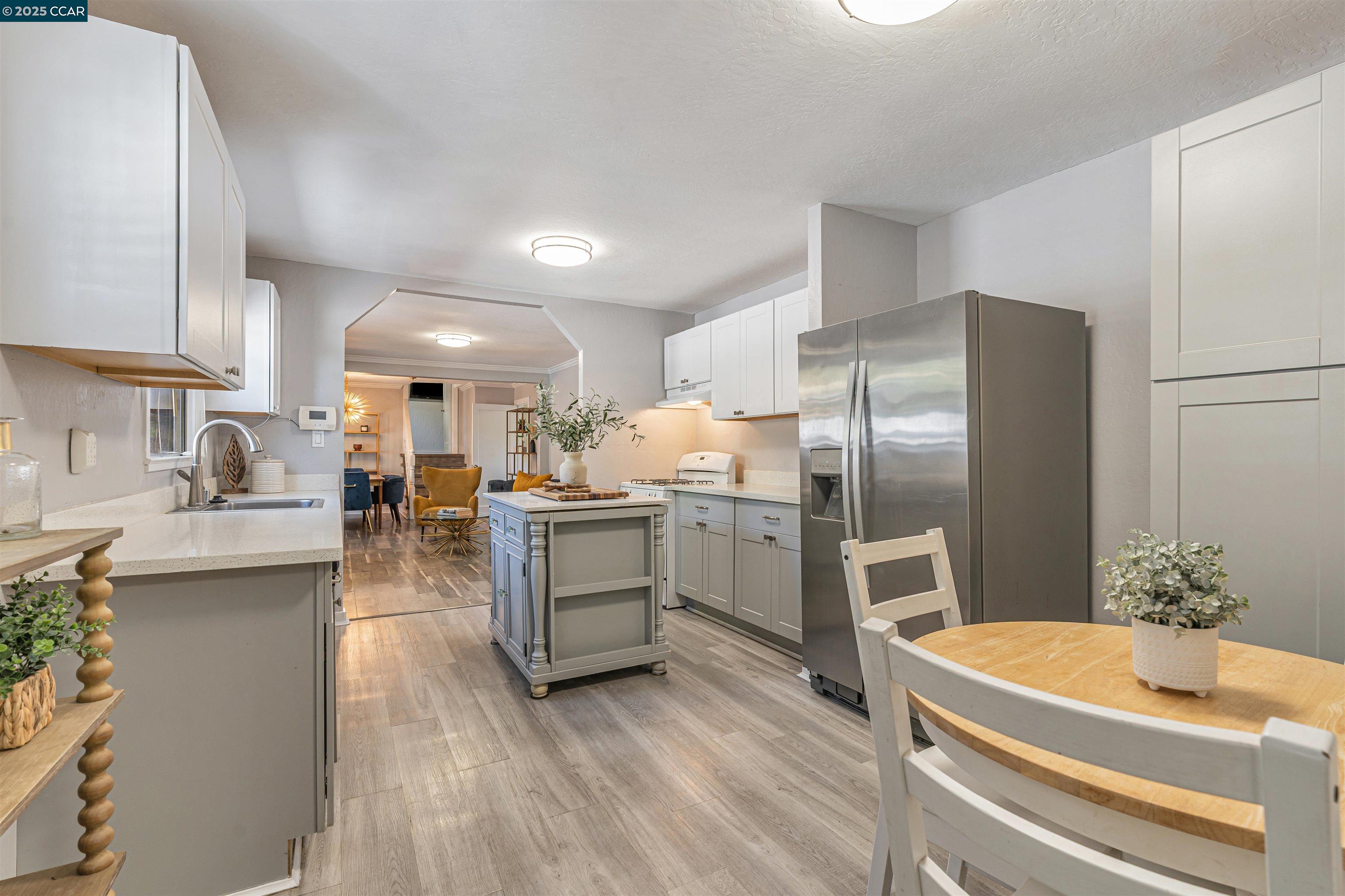 Detail Gallery Image 14 of 55 For 2230 Pomona Ave, Martinez,  CA 94553 - 5 Beds | 3 Baths