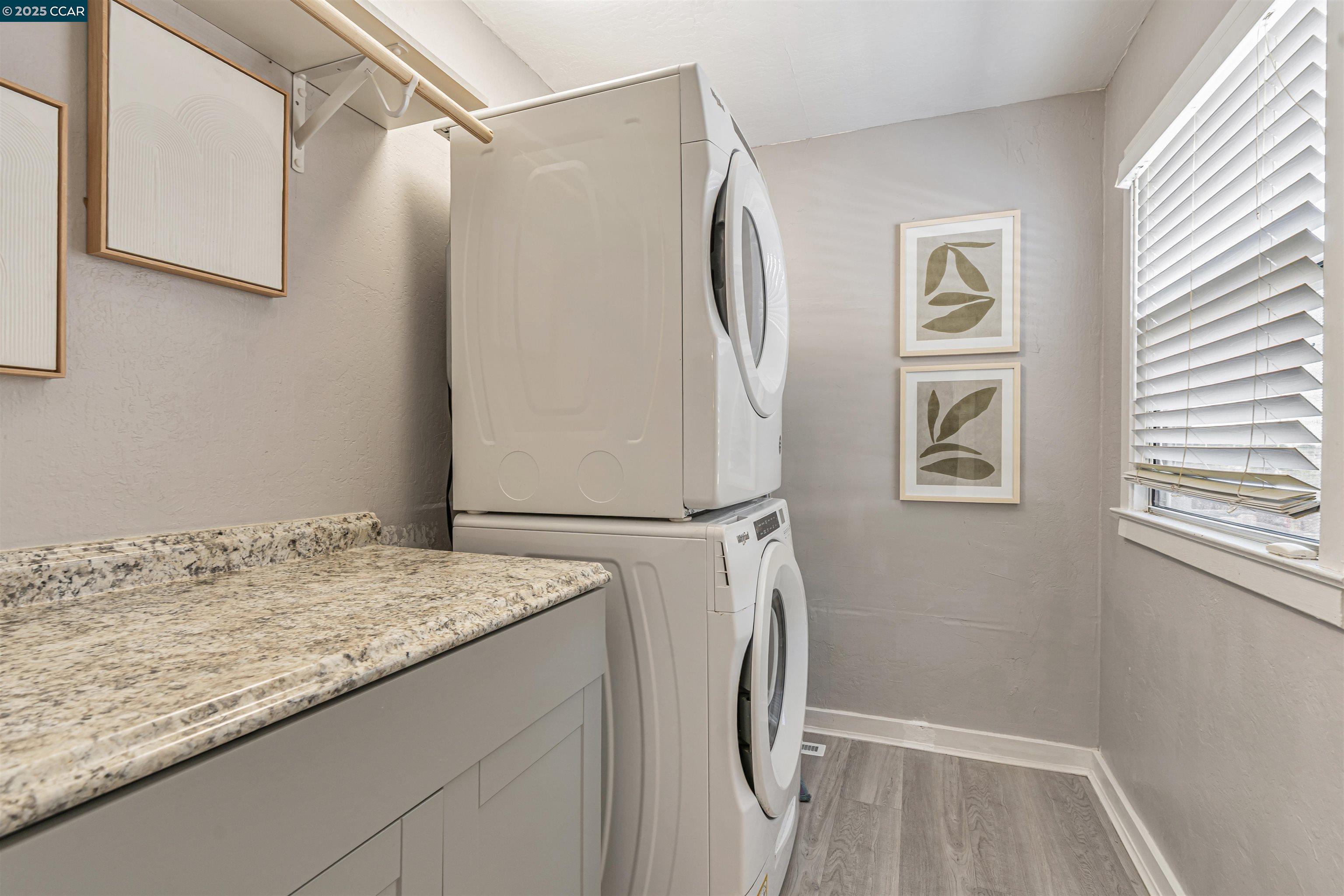 Detail Gallery Image 15 of 55 For 2230 Pomona Ave, Martinez,  CA 94553 - 5 Beds | 3 Baths