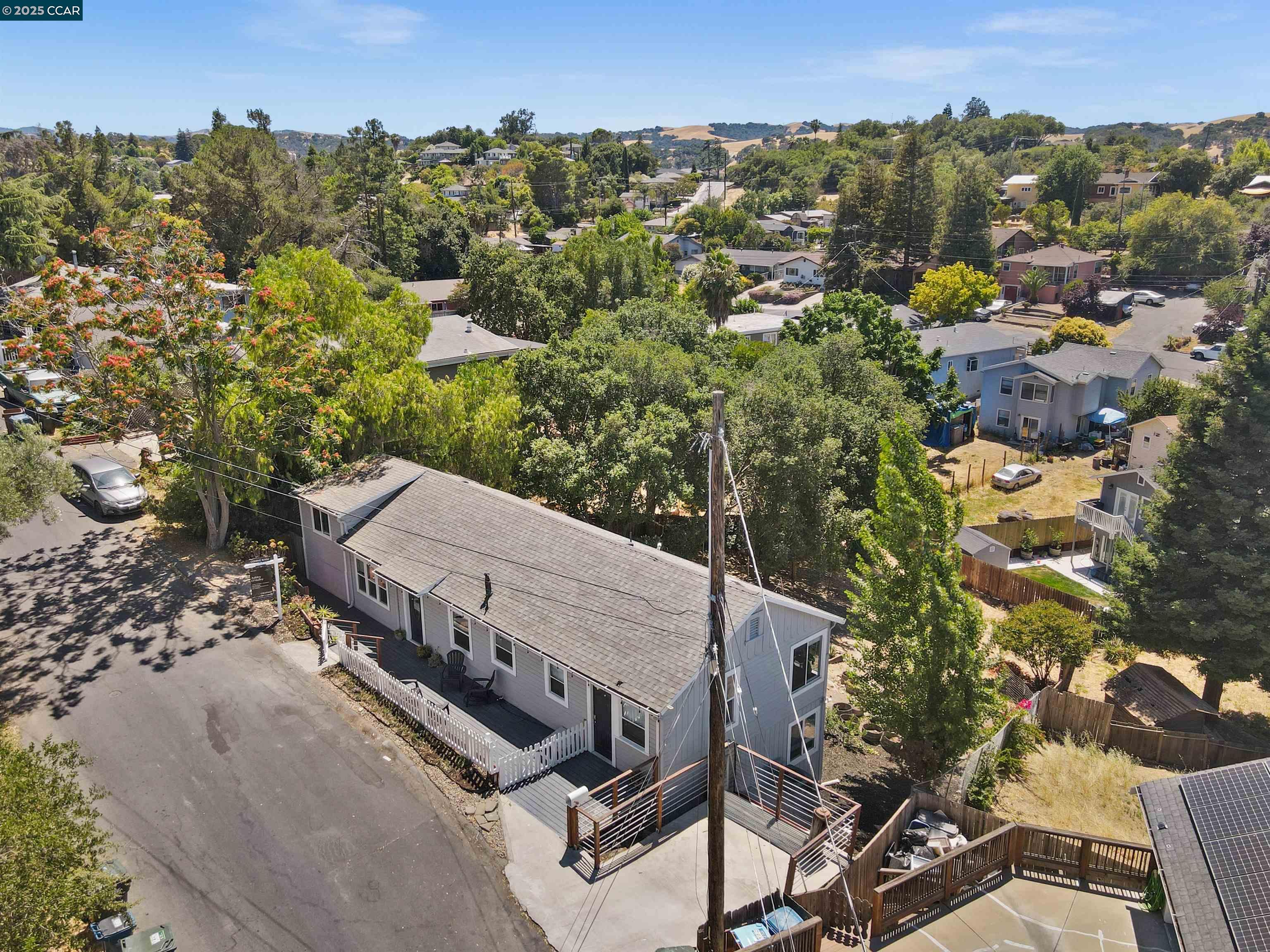 Detail Gallery Image 3 of 55 For 2230 Pomona Ave, Martinez,  CA 94553 - 5 Beds | 3 Baths
