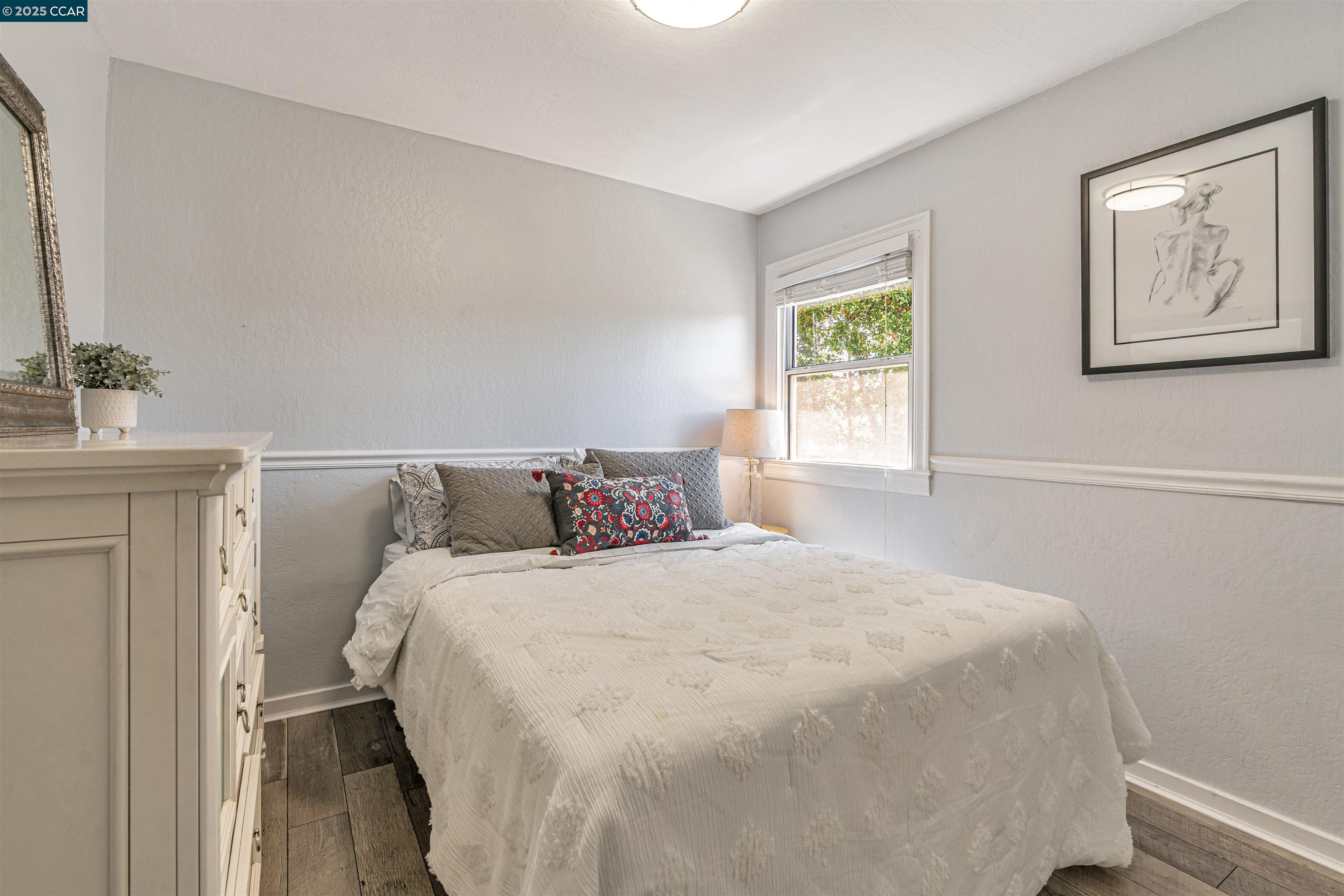 Detail Gallery Image 21 of 55 For 2230 Pomona Ave, Martinez,  CA 94553 - 5 Beds | 3 Baths