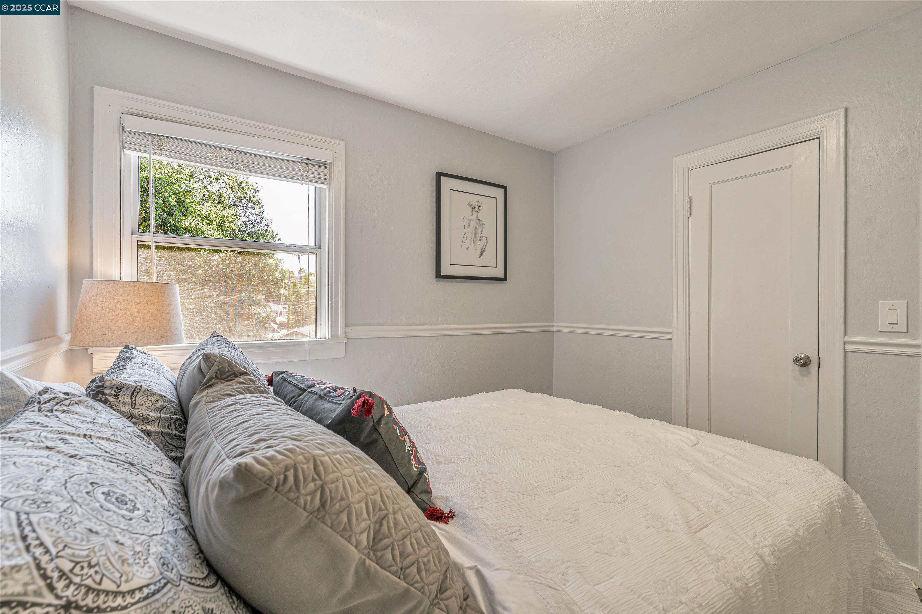 Detail Gallery Image 22 of 55 For 2230 Pomona Ave, Martinez,  CA 94553 - 5 Beds | 3 Baths