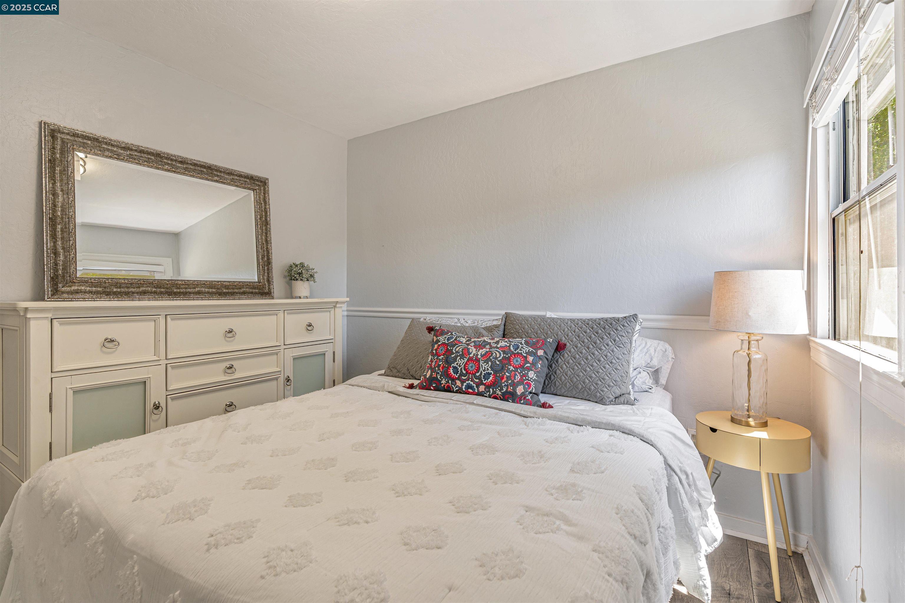 Detail Gallery Image 23 of 55 For 2230 Pomona Ave, Martinez,  CA 94553 - 5 Beds | 3 Baths