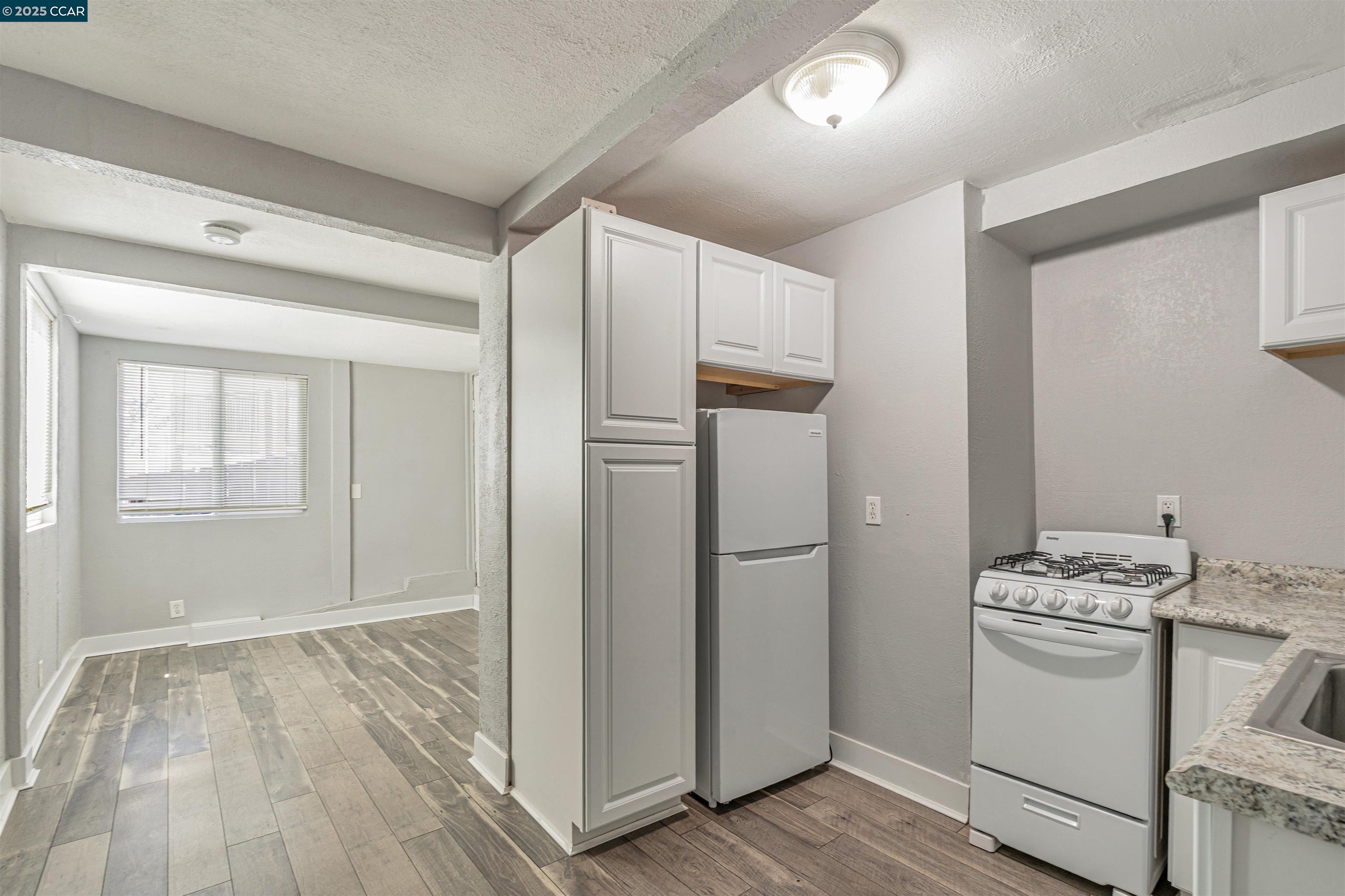 Detail Gallery Image 35 of 55 For 2230 Pomona Ave, Martinez,  CA 94553 - 5 Beds | 3 Baths