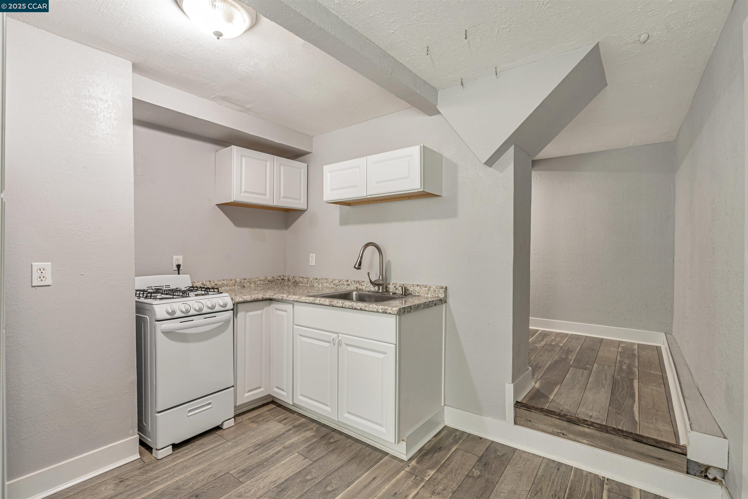 Detail Gallery Image 37 of 55 For 2230 Pomona Ave, Martinez,  CA 94553 - 5 Beds | 3 Baths