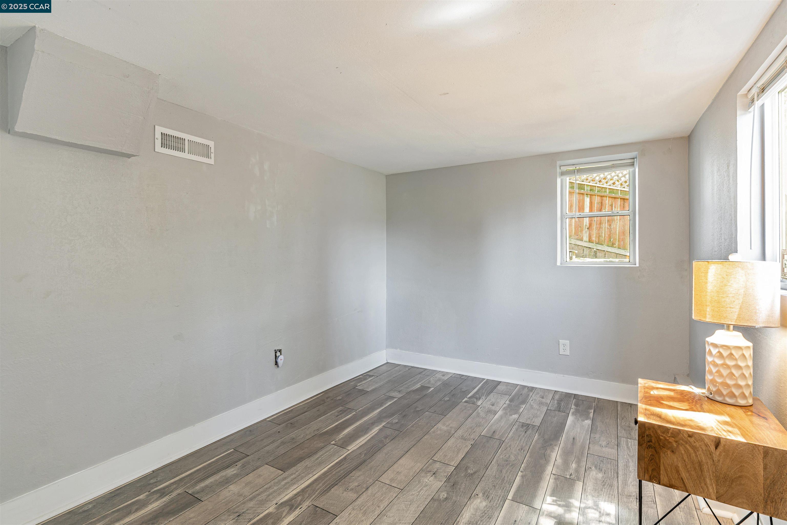 Detail Gallery Image 39 of 55 For 2230 Pomona Ave, Martinez,  CA 94553 - 5 Beds | 3 Baths