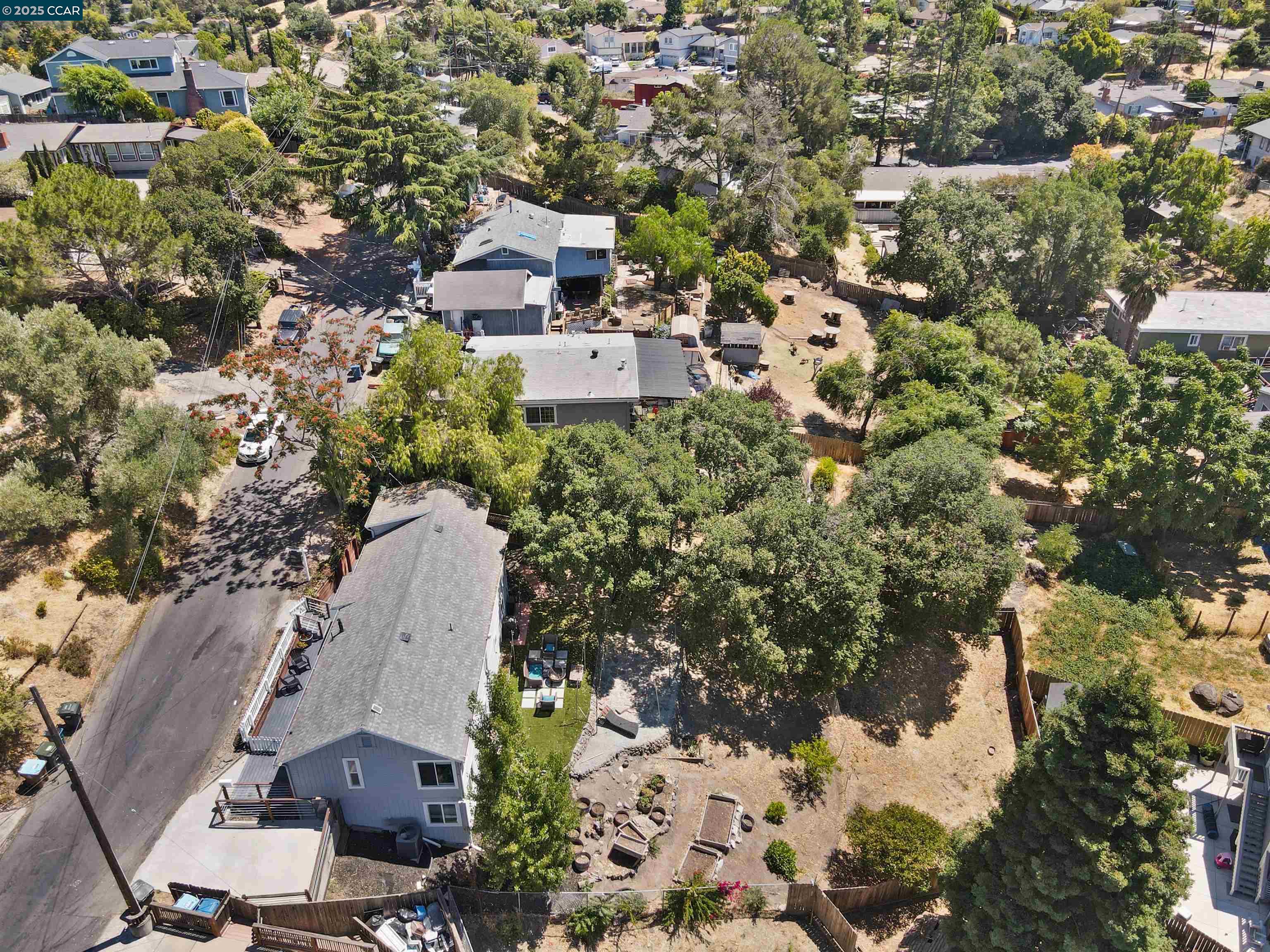 Detail Gallery Image 43 of 55 For 2230 Pomona Ave, Martinez,  CA 94553 - 5 Beds | 3 Baths