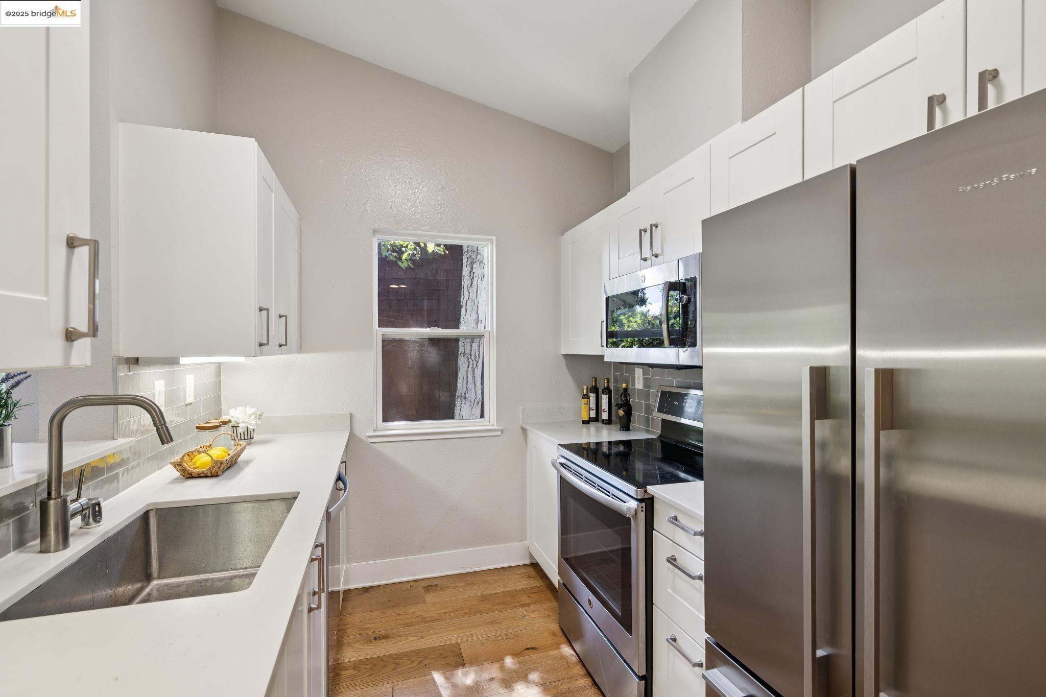 Detail Gallery Image 14 of 60 For 96 Bayside Ct, Richmond,  CA 94804 - 2 Beds | 2 Baths