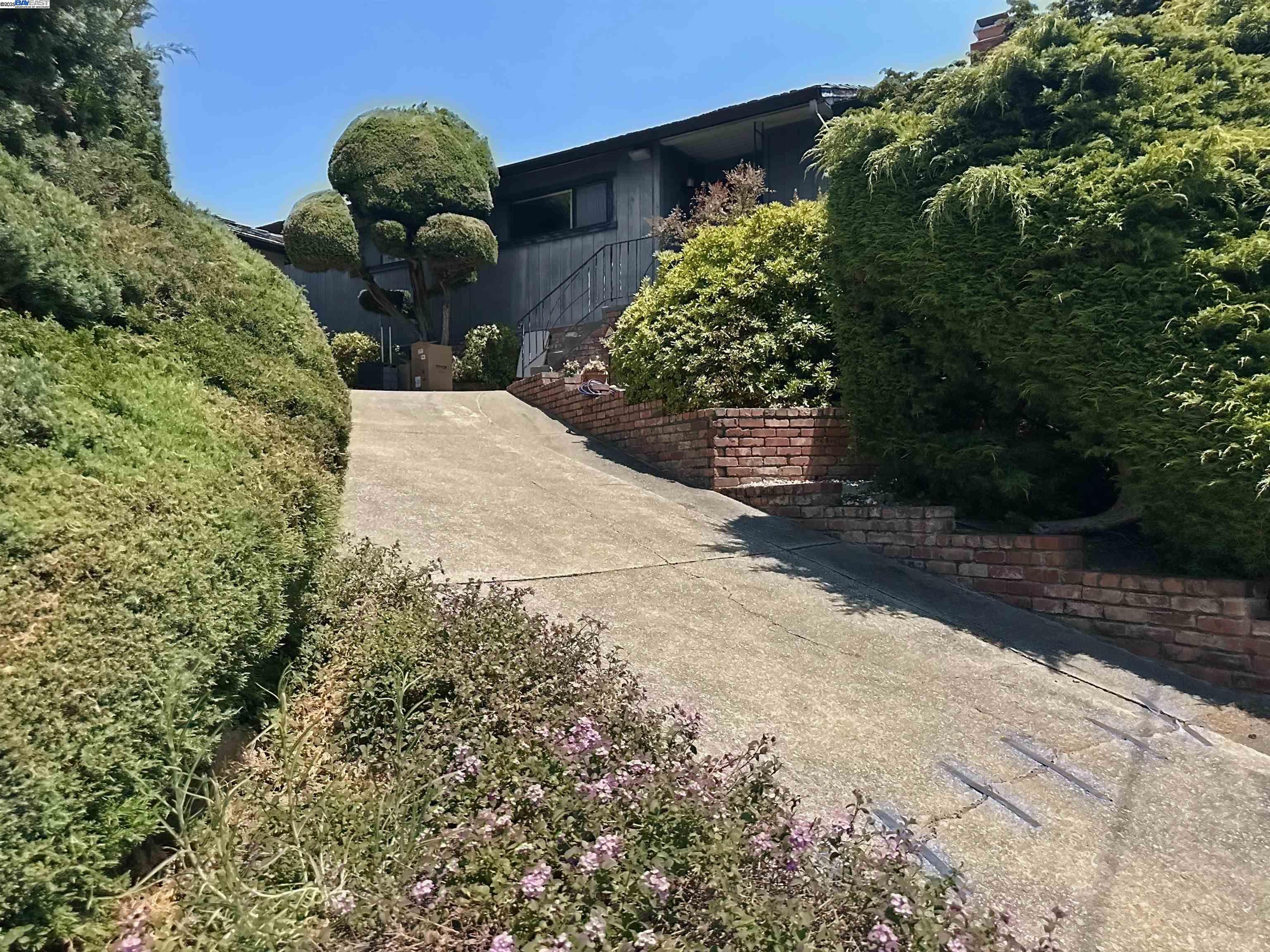 Detail Gallery Image 1 of 1 For 17838 Walnut Road, Castro Valley,  CA 94546 - 3 Beds | 2/1 Baths