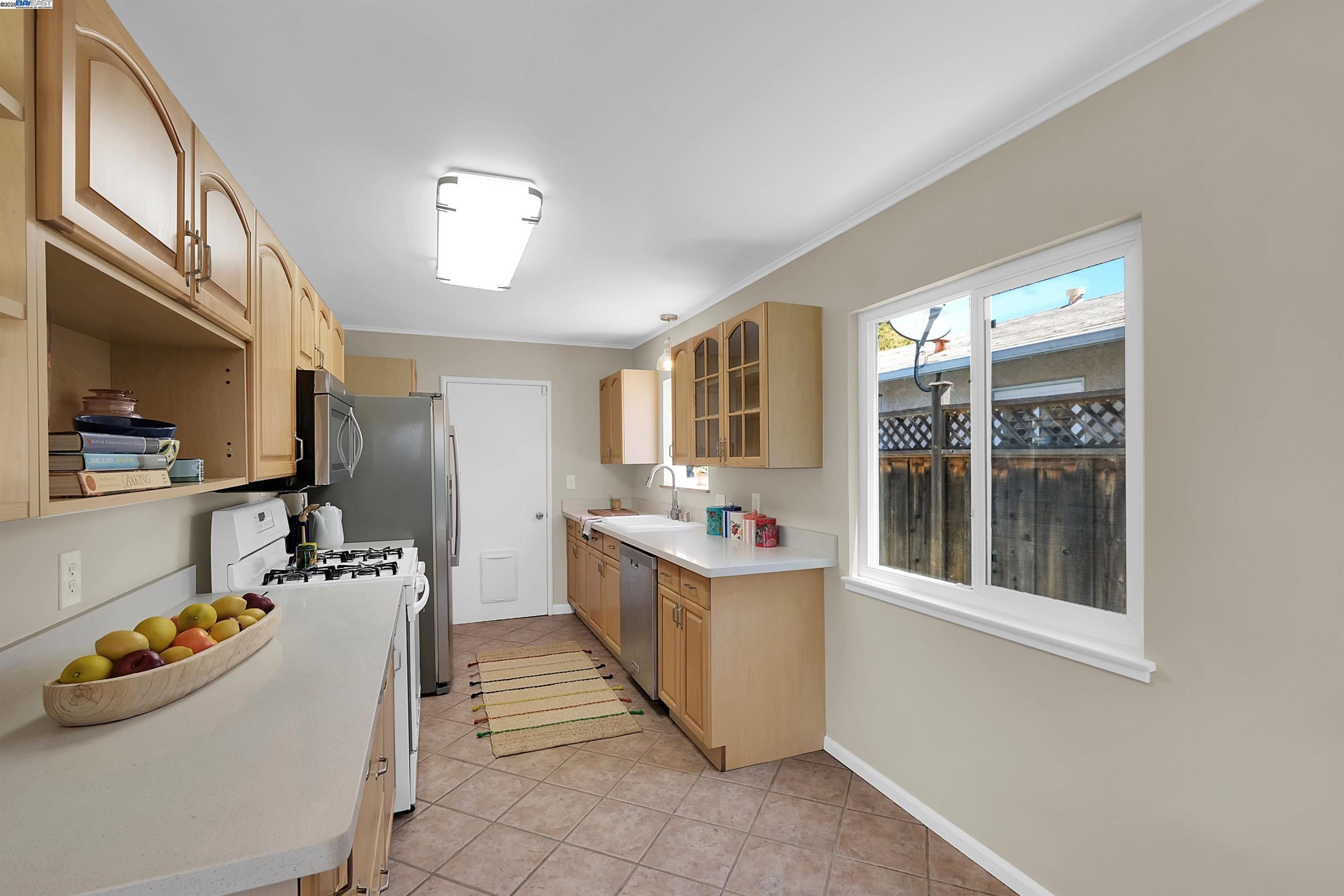 Detail Gallery Image 14 of 33 For 1730 via Ventana, San Lorenzo,  CA 94580 - 3 Beds | 1/1 Baths